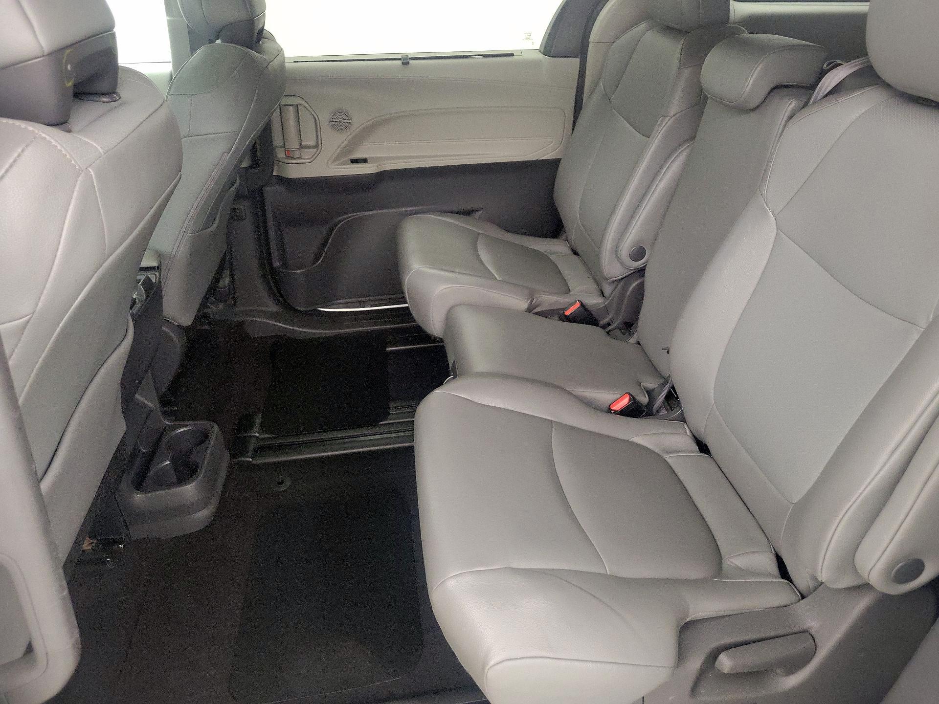 Thumbnail: 2021 Toyota Sienna - 20