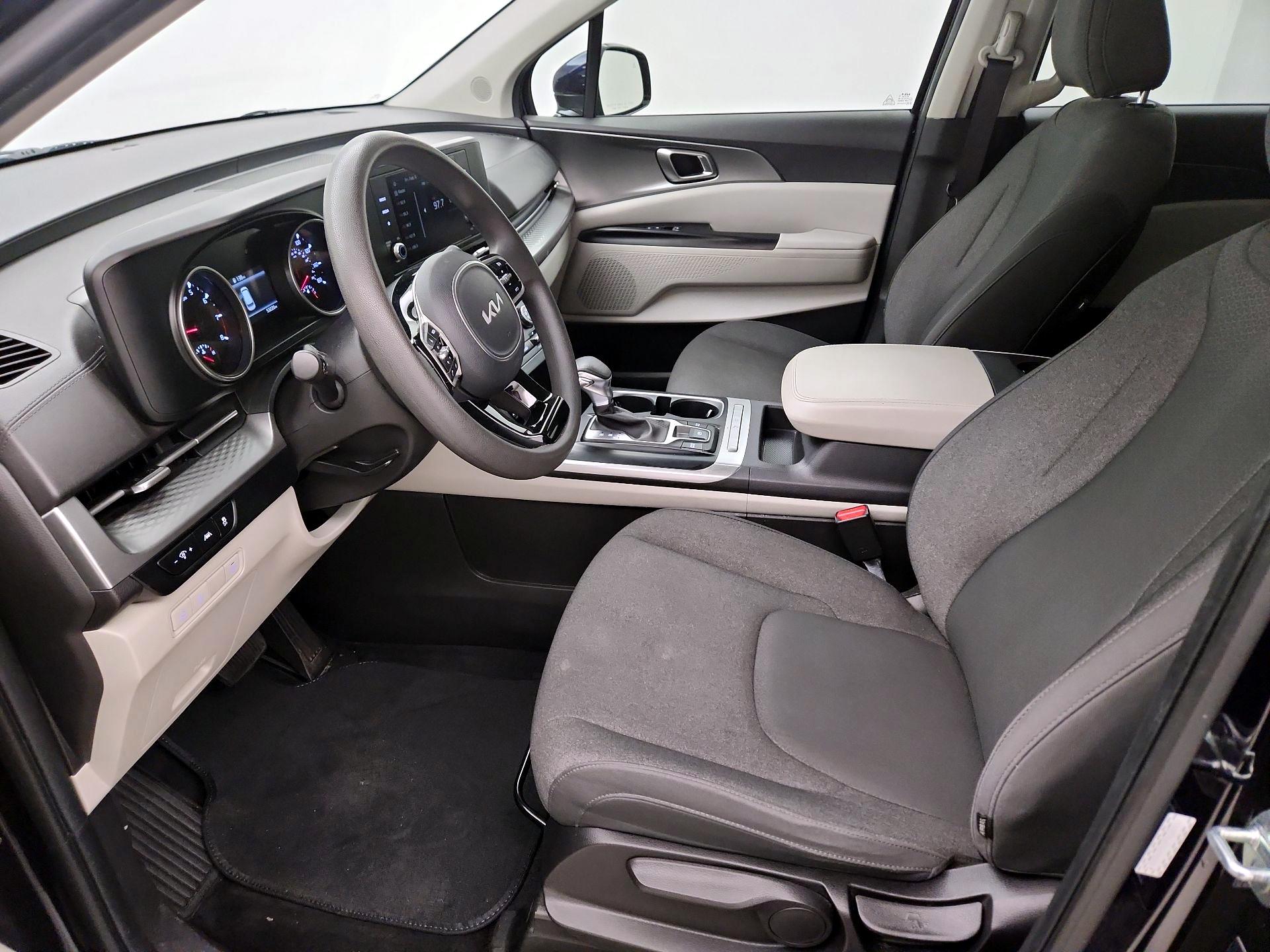 Thumbnail: 2023 Kia Carnival - 11