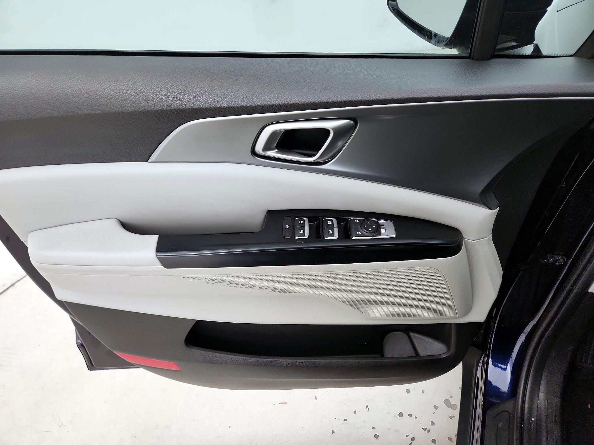 Thumbnail: 2023 Kia Carnival - 12