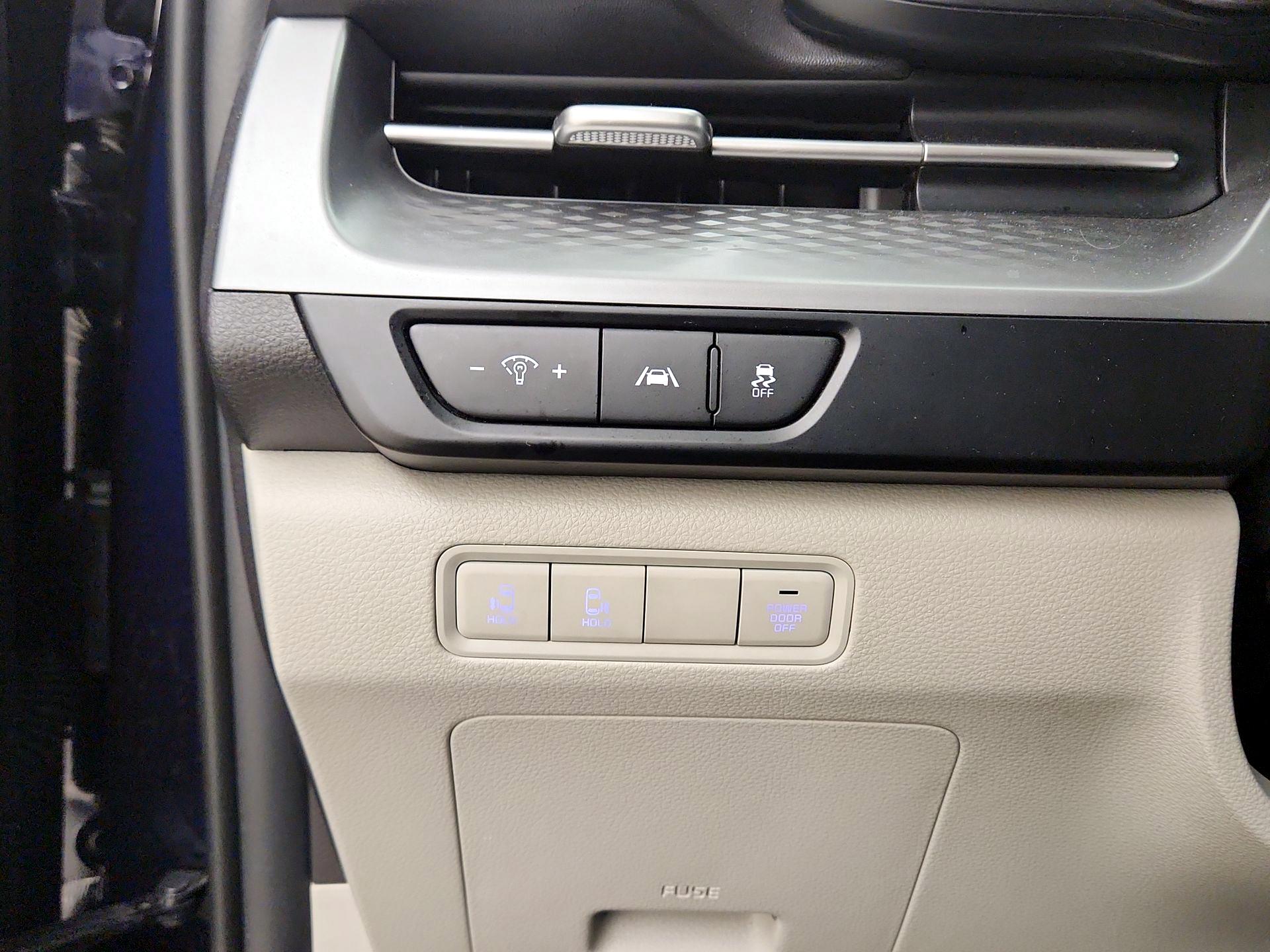 Thumbnail: 2023 Kia Carnival - 13