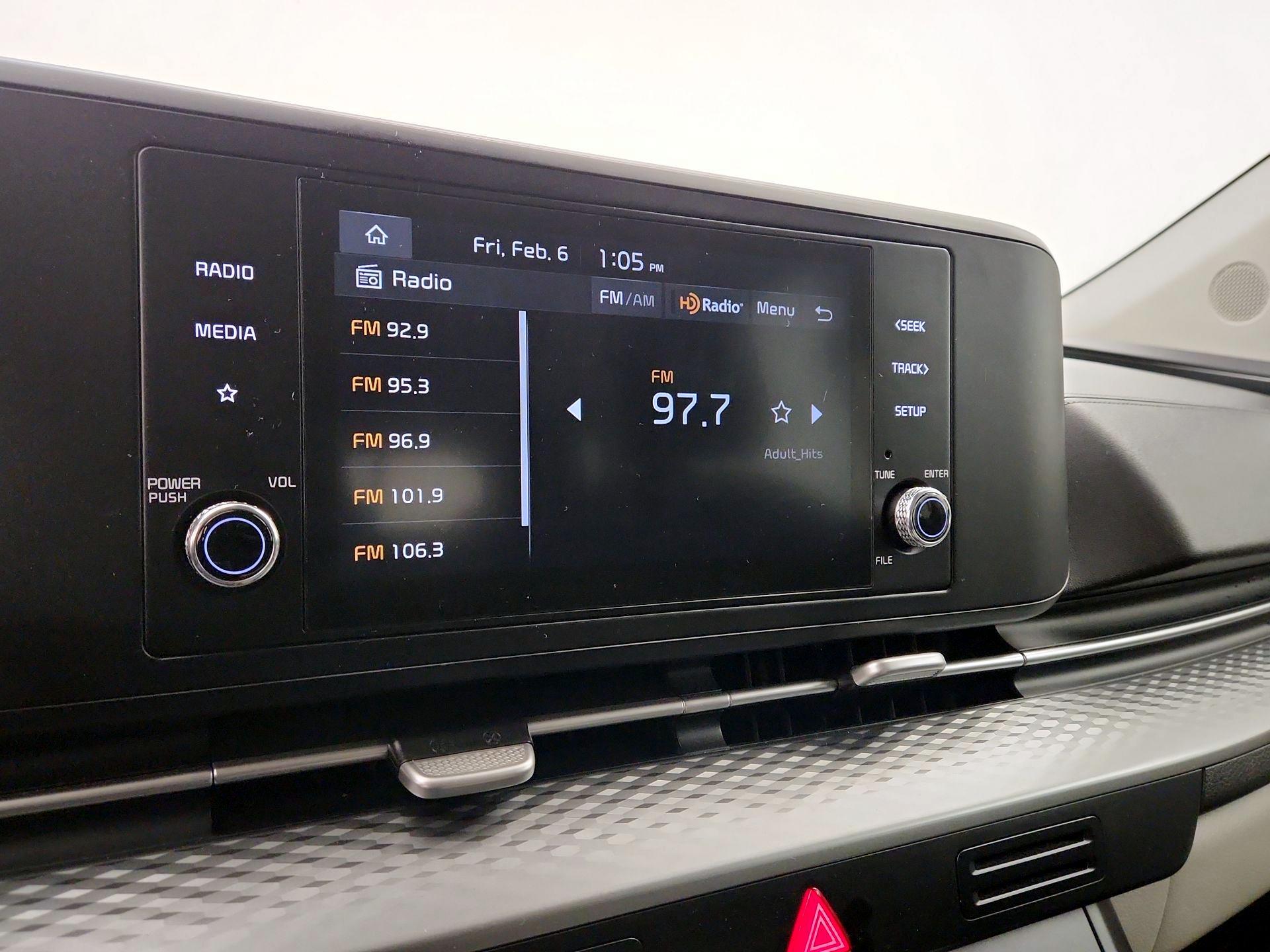 Thumbnail: 2023 Kia Carnival - 15