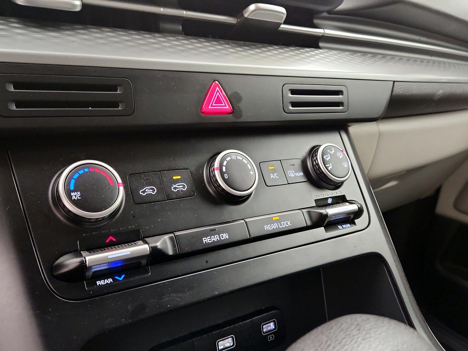 Thumbnail: 2023 Kia Carnival - 16