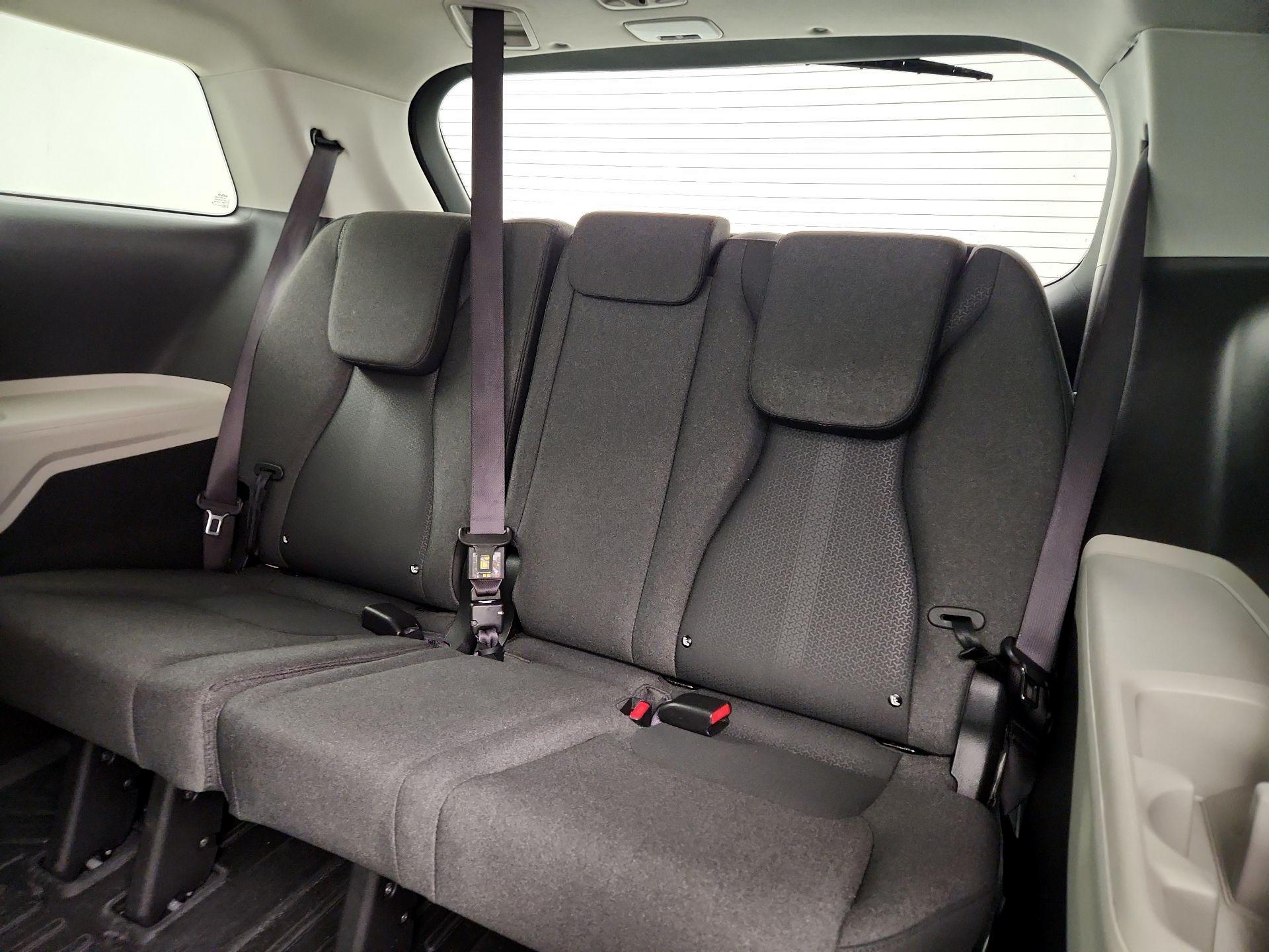 Thumbnail: 2023 Kia Carnival - 20