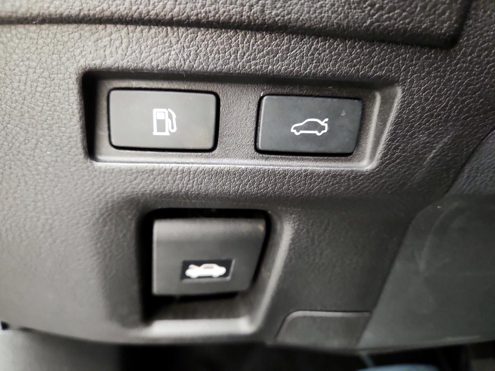 Thumbnail: 2020 Lexus ES - 13