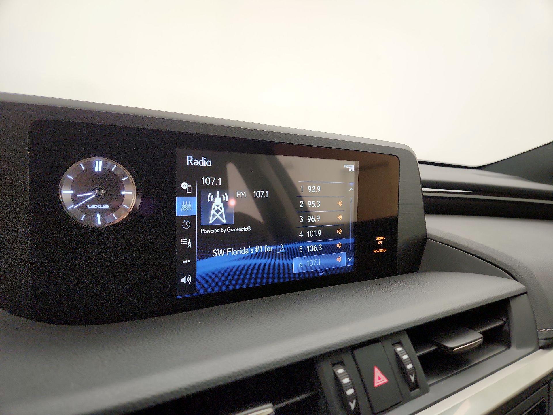 Thumbnail: 2020 Lexus ES - 16