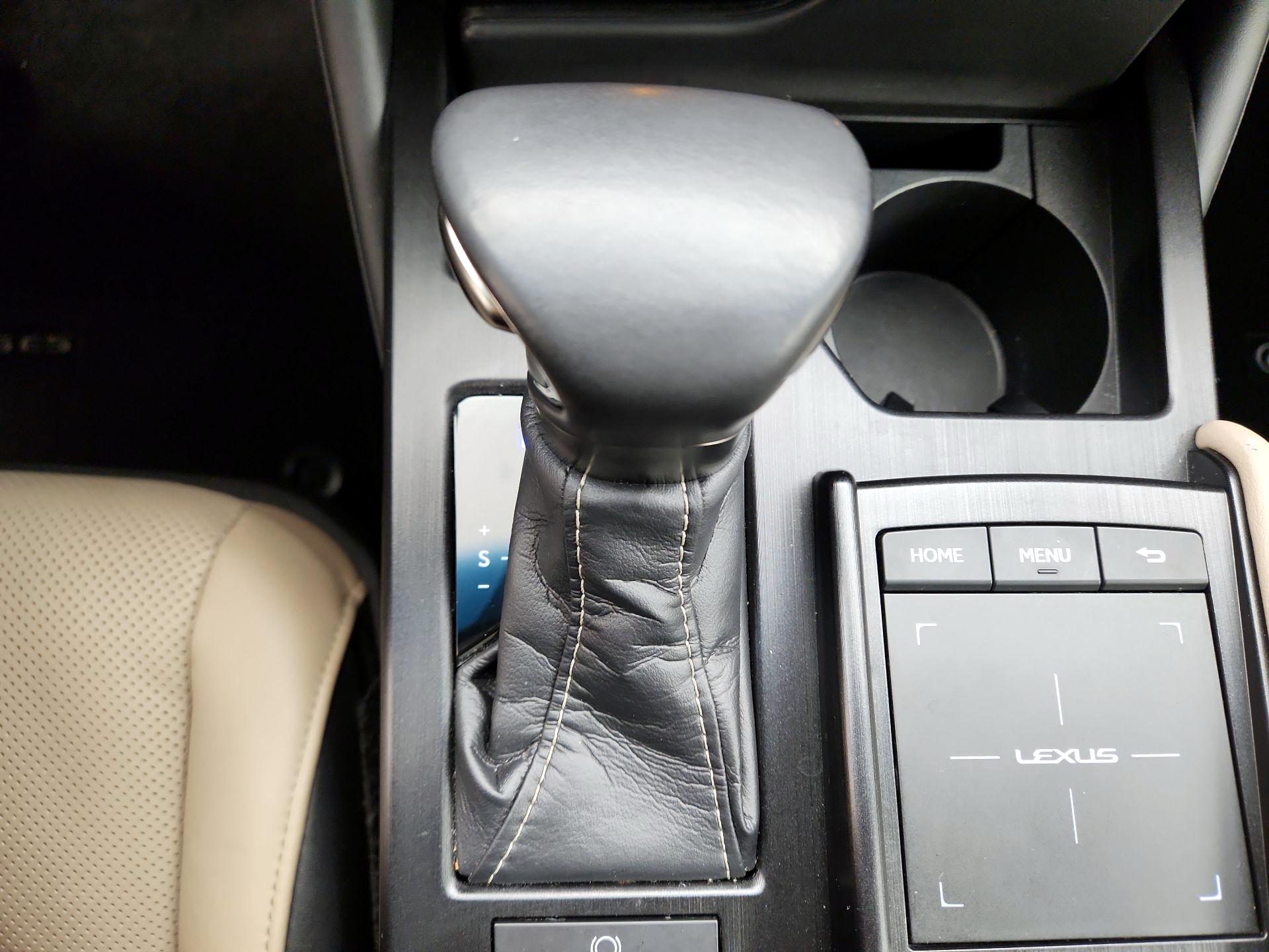 Thumbnail: 2020 Lexus ES - 18