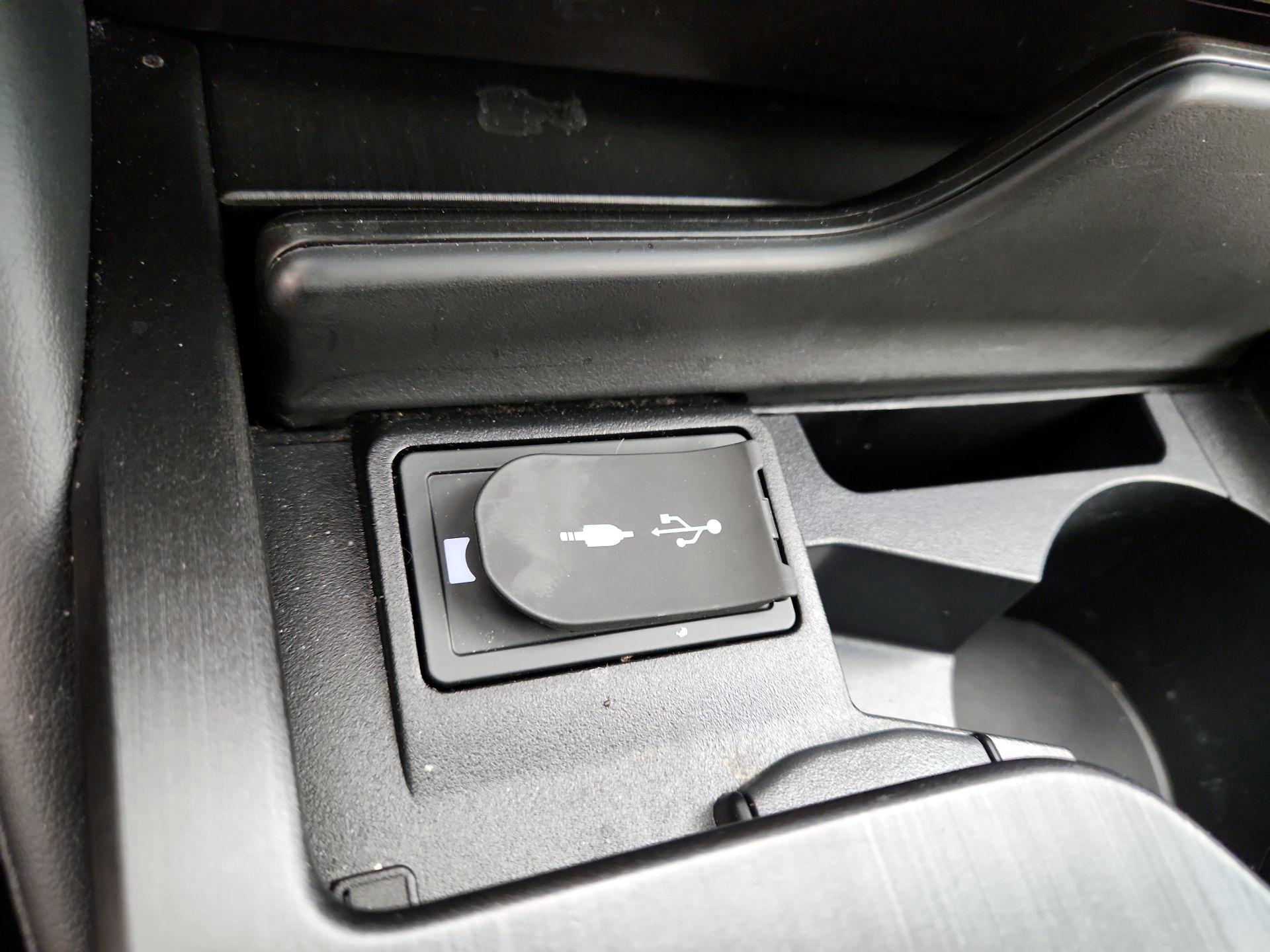 Thumbnail: 2020 Lexus ES - 19