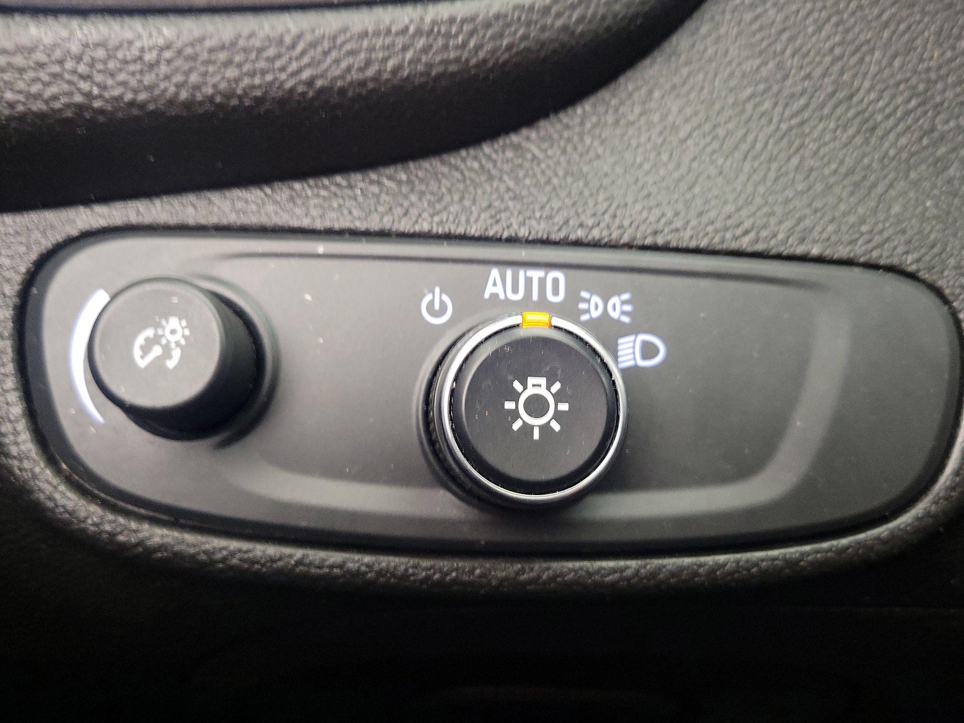 Thumbnail: 2019 Chevrolet Trax - 13