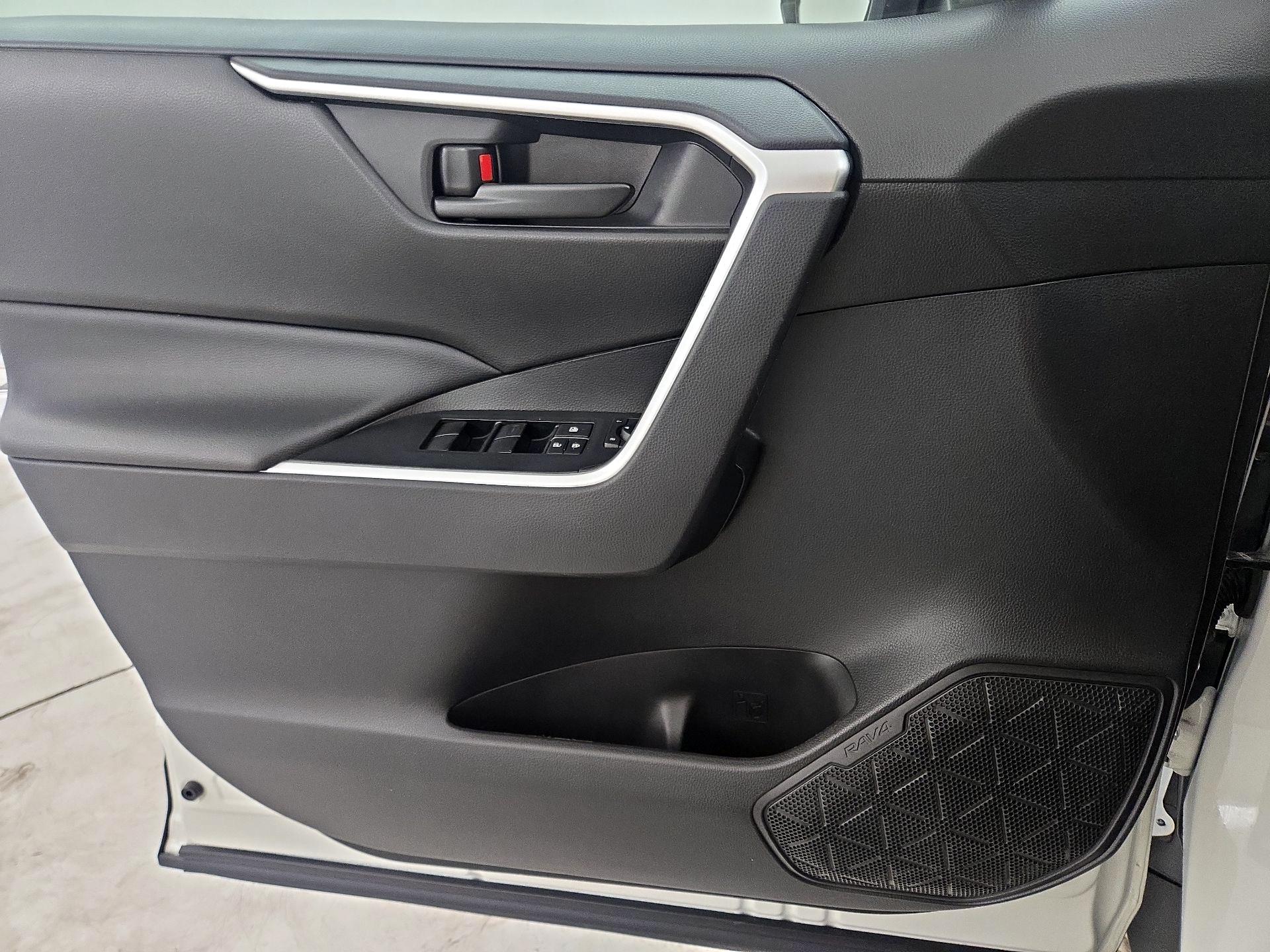 Thumbnail: 2021 Toyota RAV4 - 12