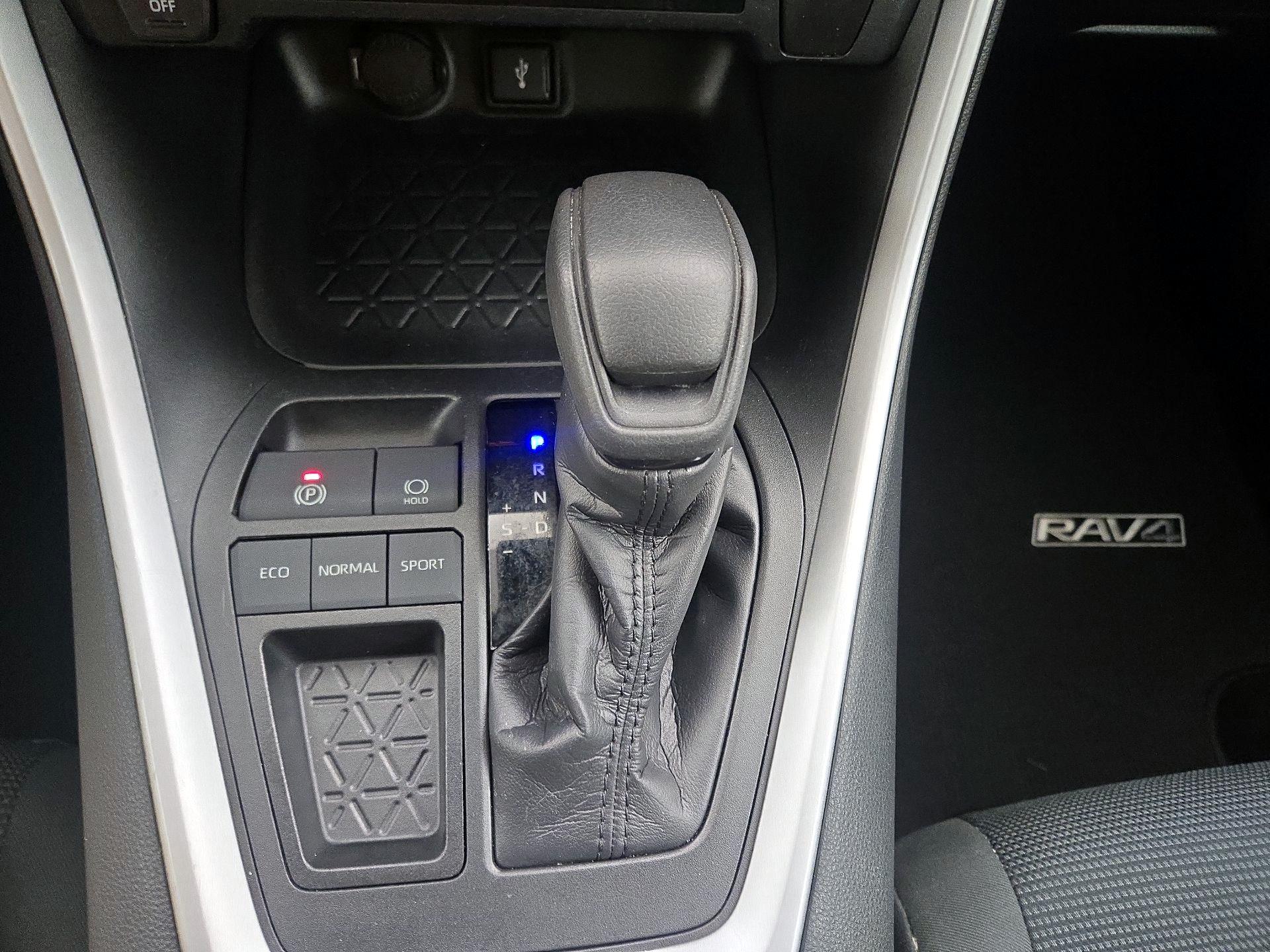 Thumbnail: 2021 Toyota RAV4 - 17