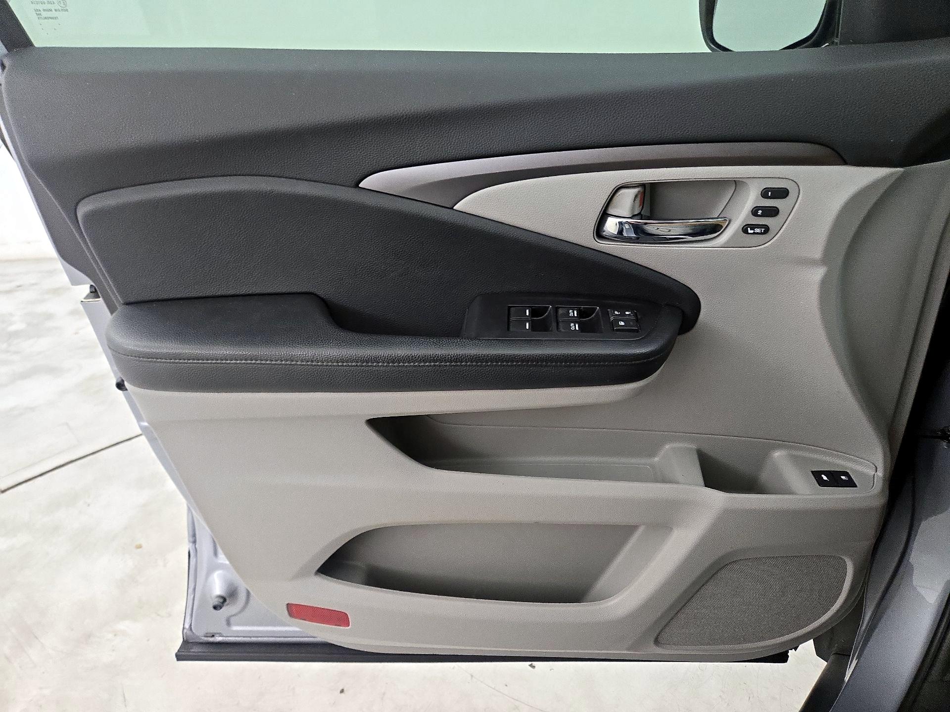 Thumbnail: 2020 Honda Pilot - 12