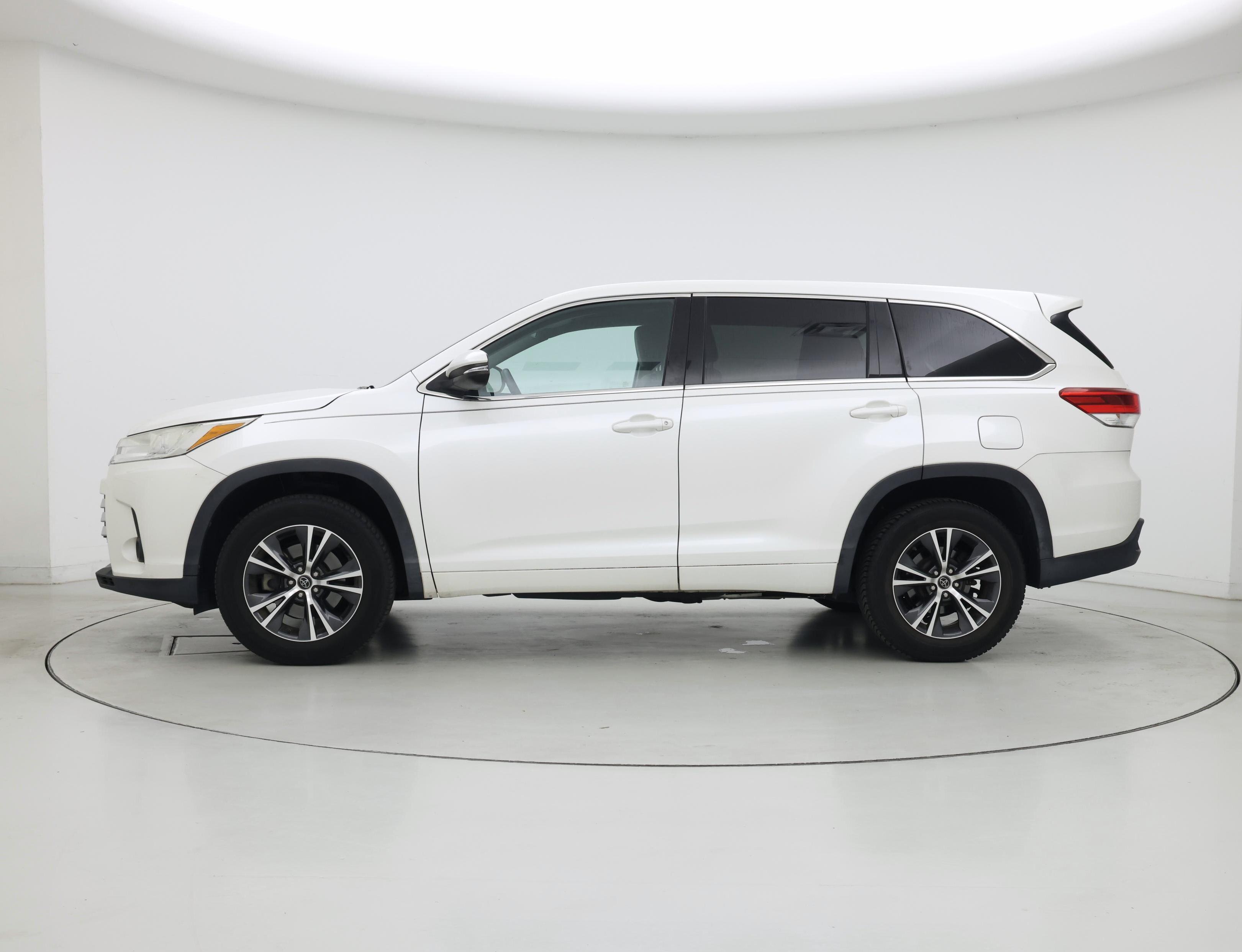 Thumbnail: 2017 Toyota Highlander - 3