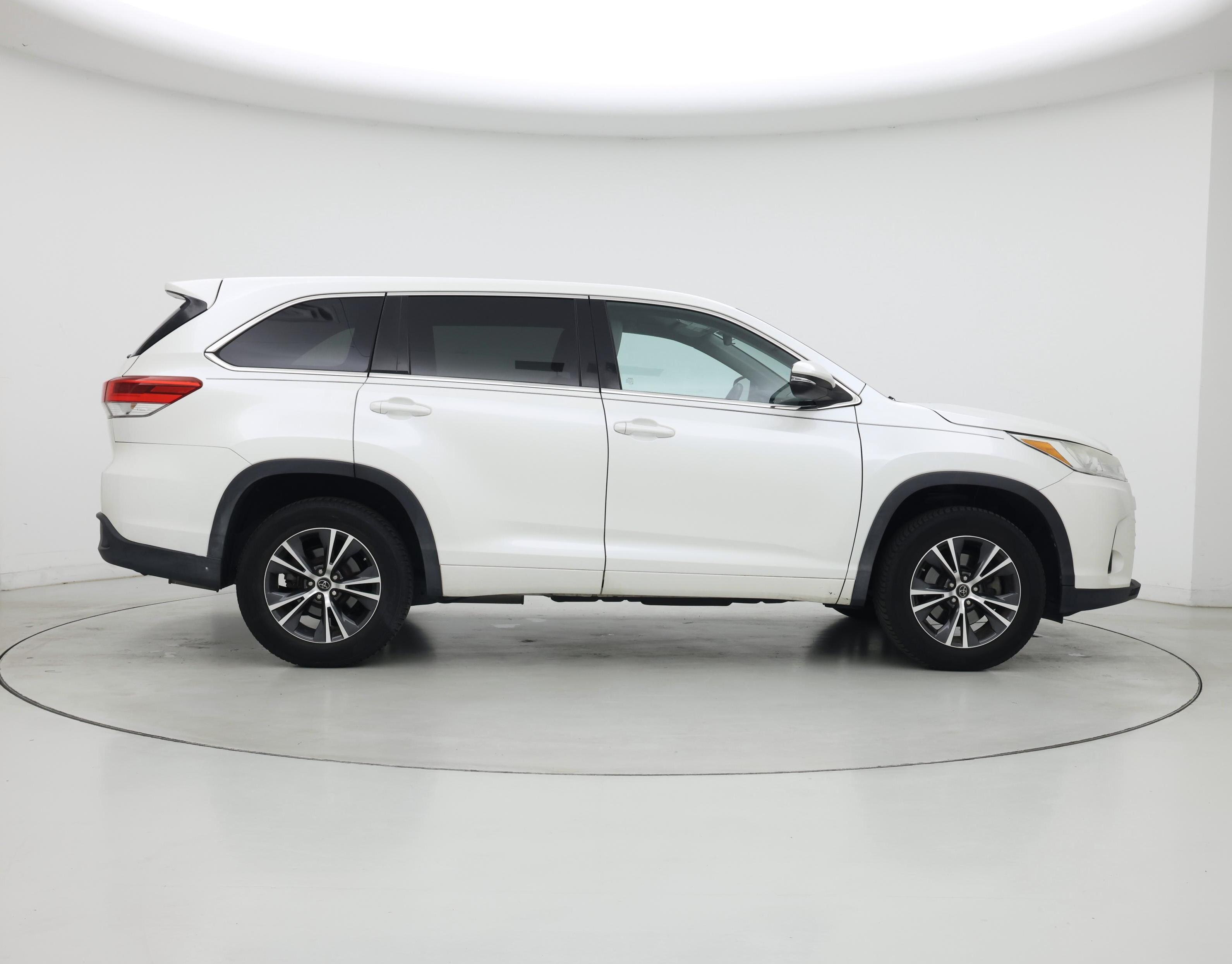 Thumbnail: 2017 Toyota Highlander - 7