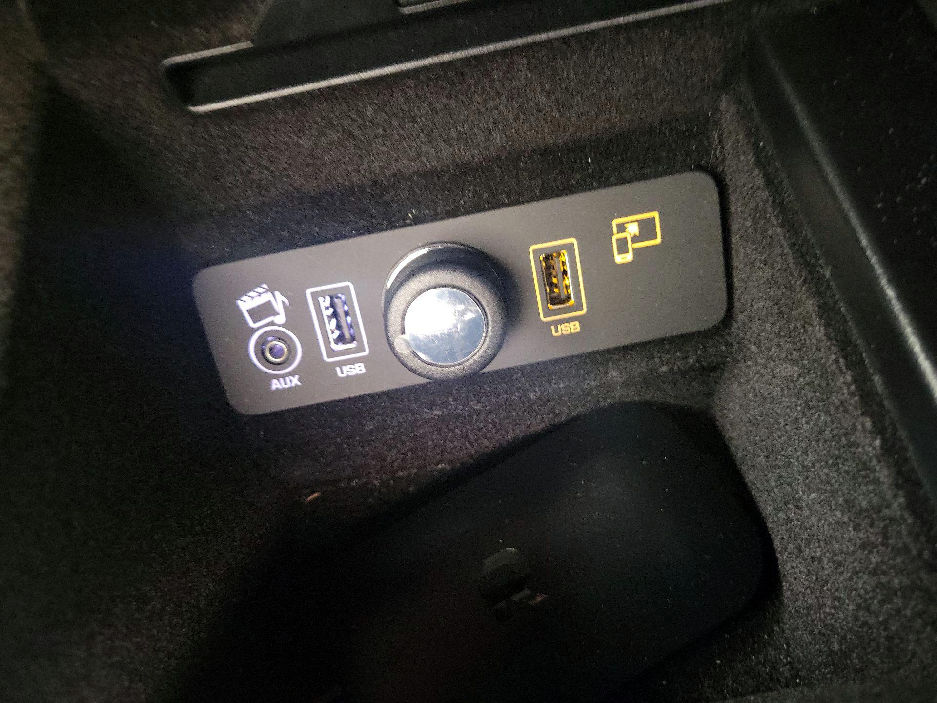 Thumbnail: 2017 Jaguar F-Type - 18