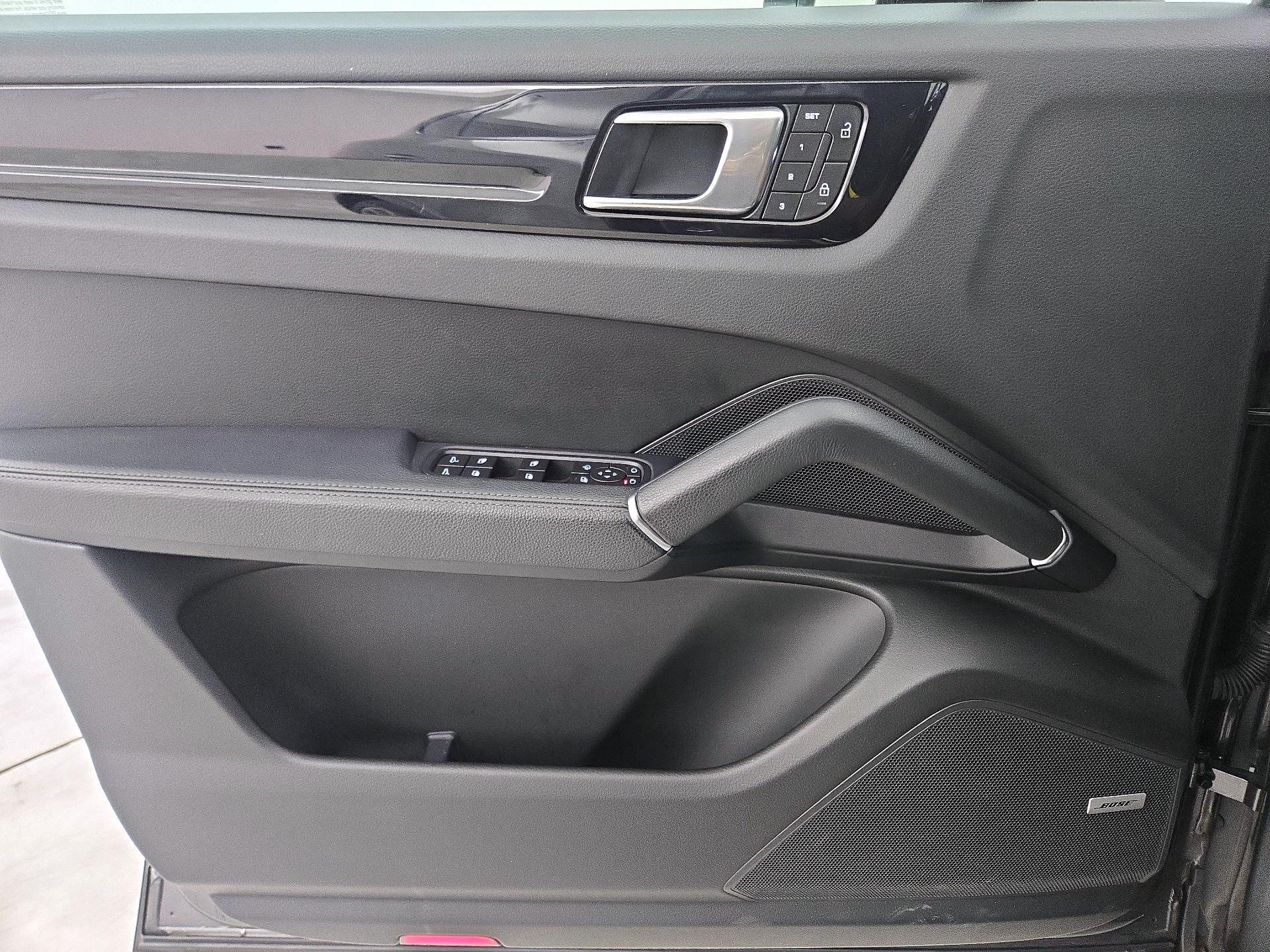 Thumbnail: 2022 Porsche Cayenne - 12