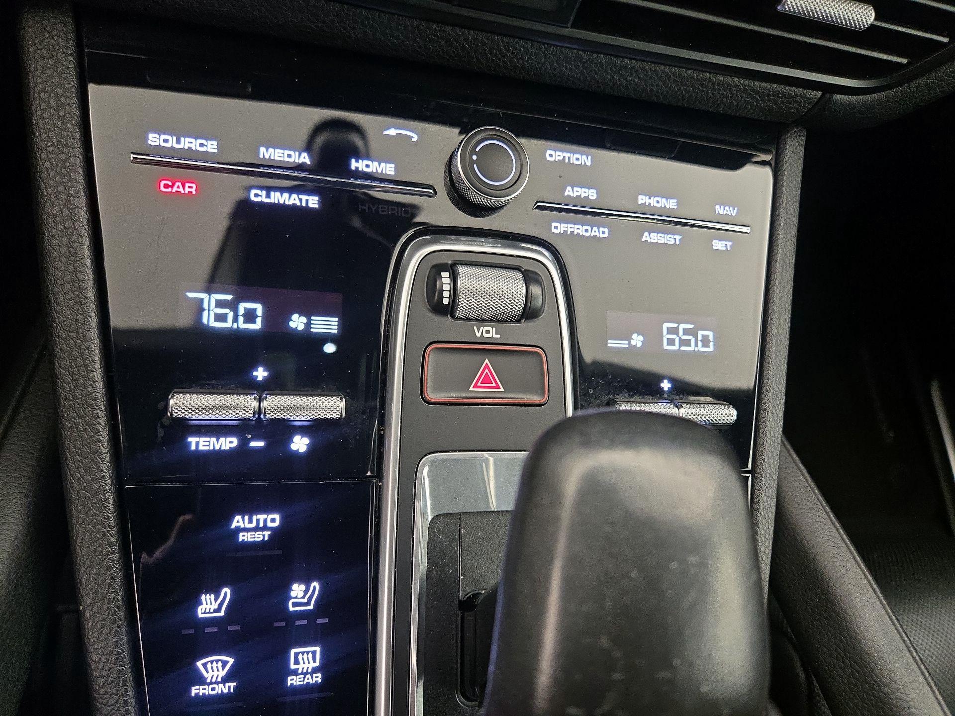 Thumbnail: 2022 Porsche Cayenne - 17