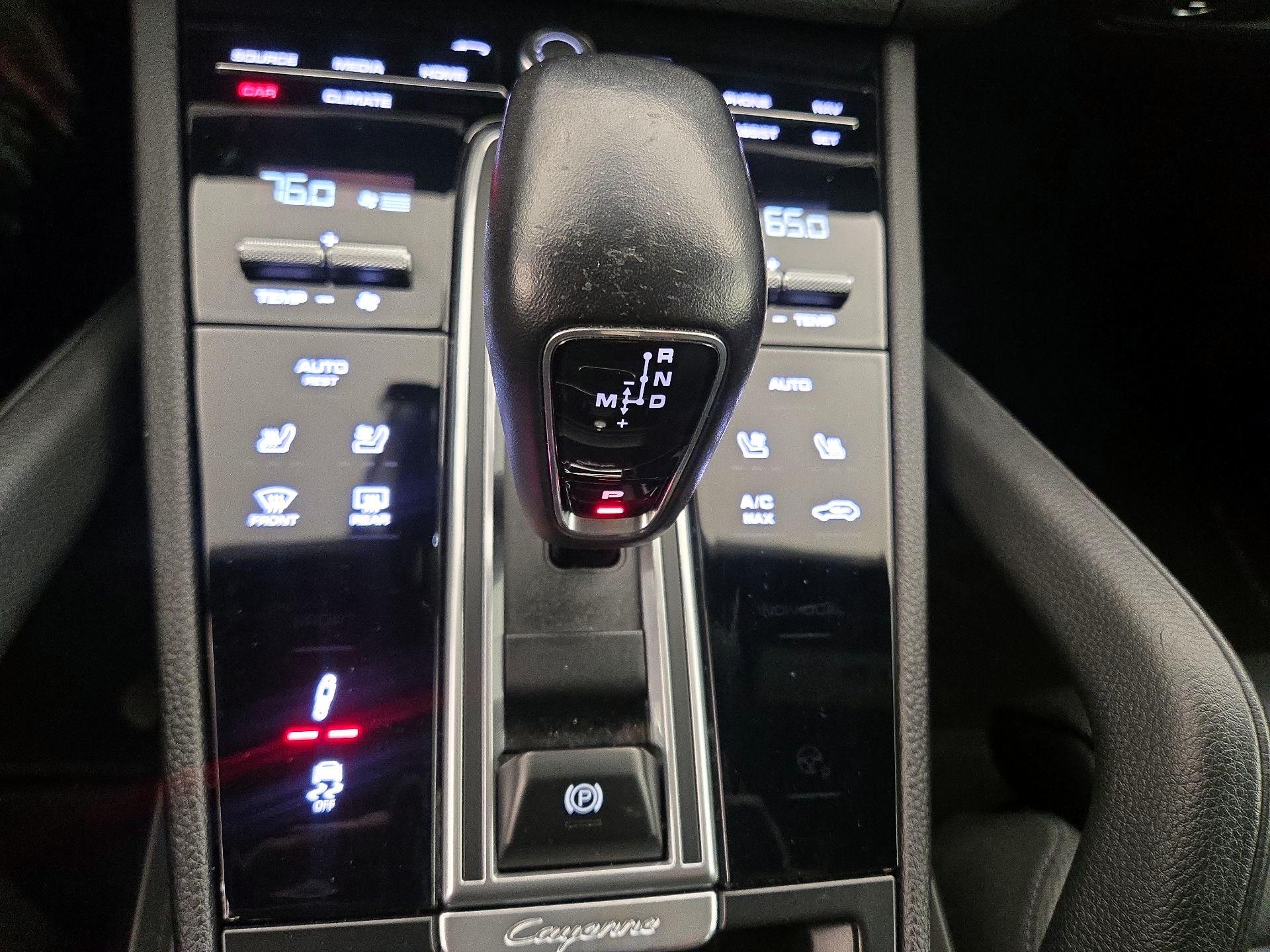 Thumbnail: 2022 Porsche Cayenne - 18