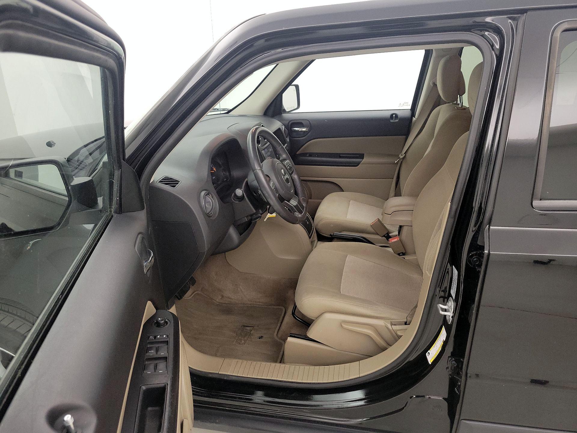 Thumbnail: 2016 Jeep Patriot - 11