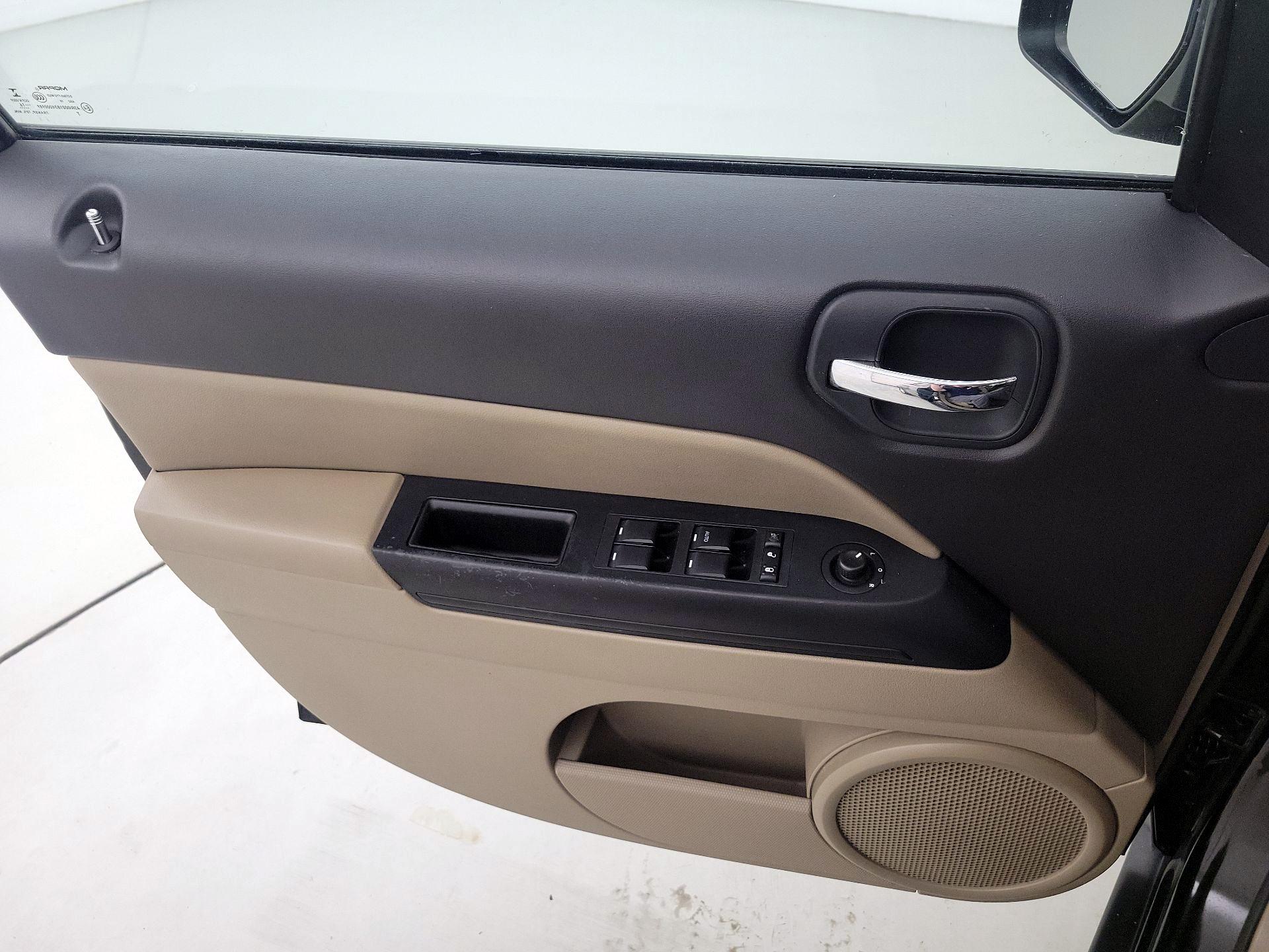 Thumbnail: 2016 Jeep Patriot - 12