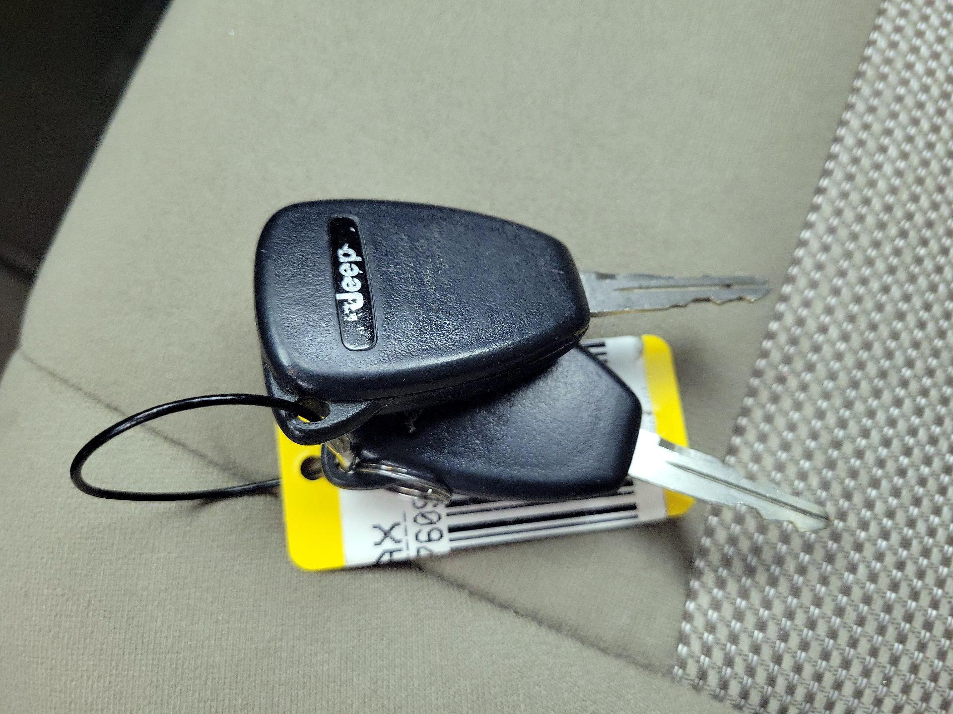 Thumbnail: 2016 Jeep Patriot - 20