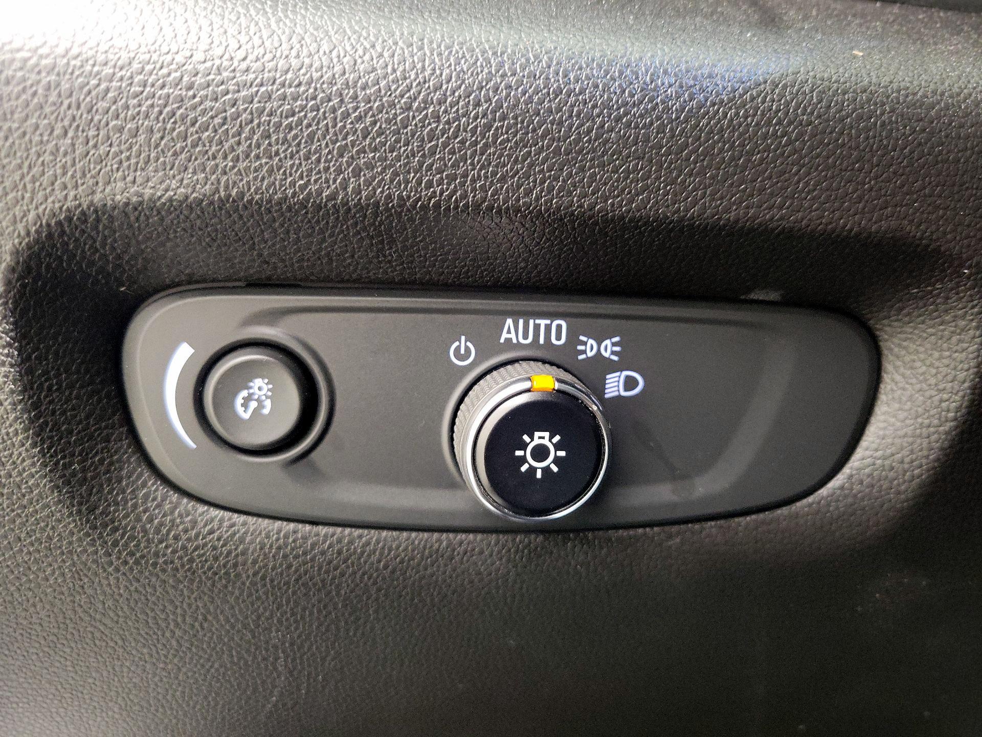 Thumbnail: 2021 Chevrolet Traverse - 13