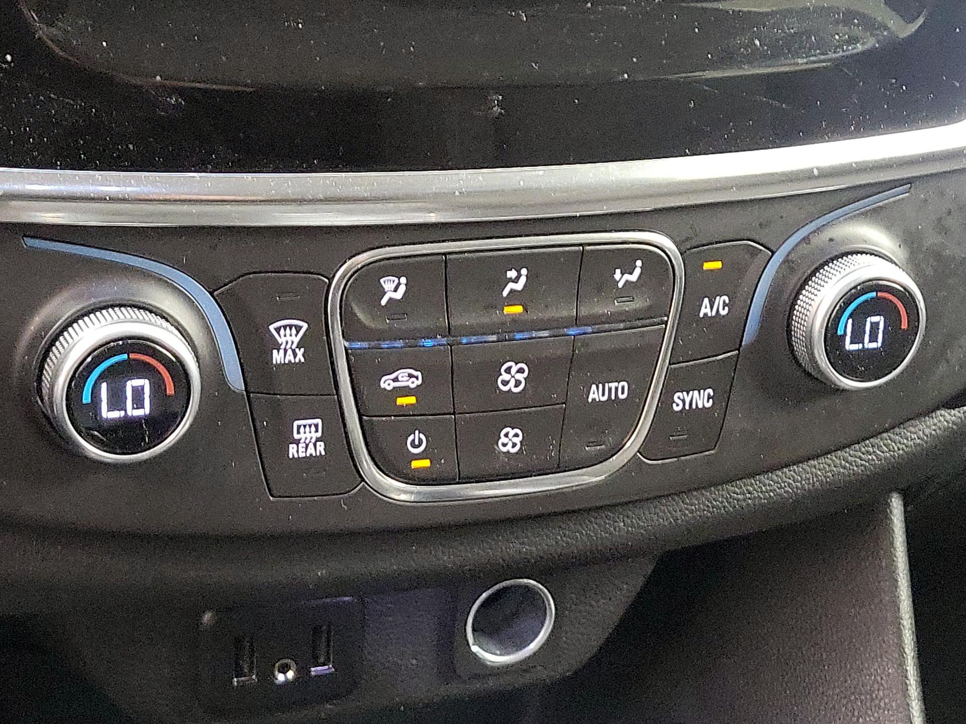 Thumbnail: 2021 Chevrolet Traverse - 16