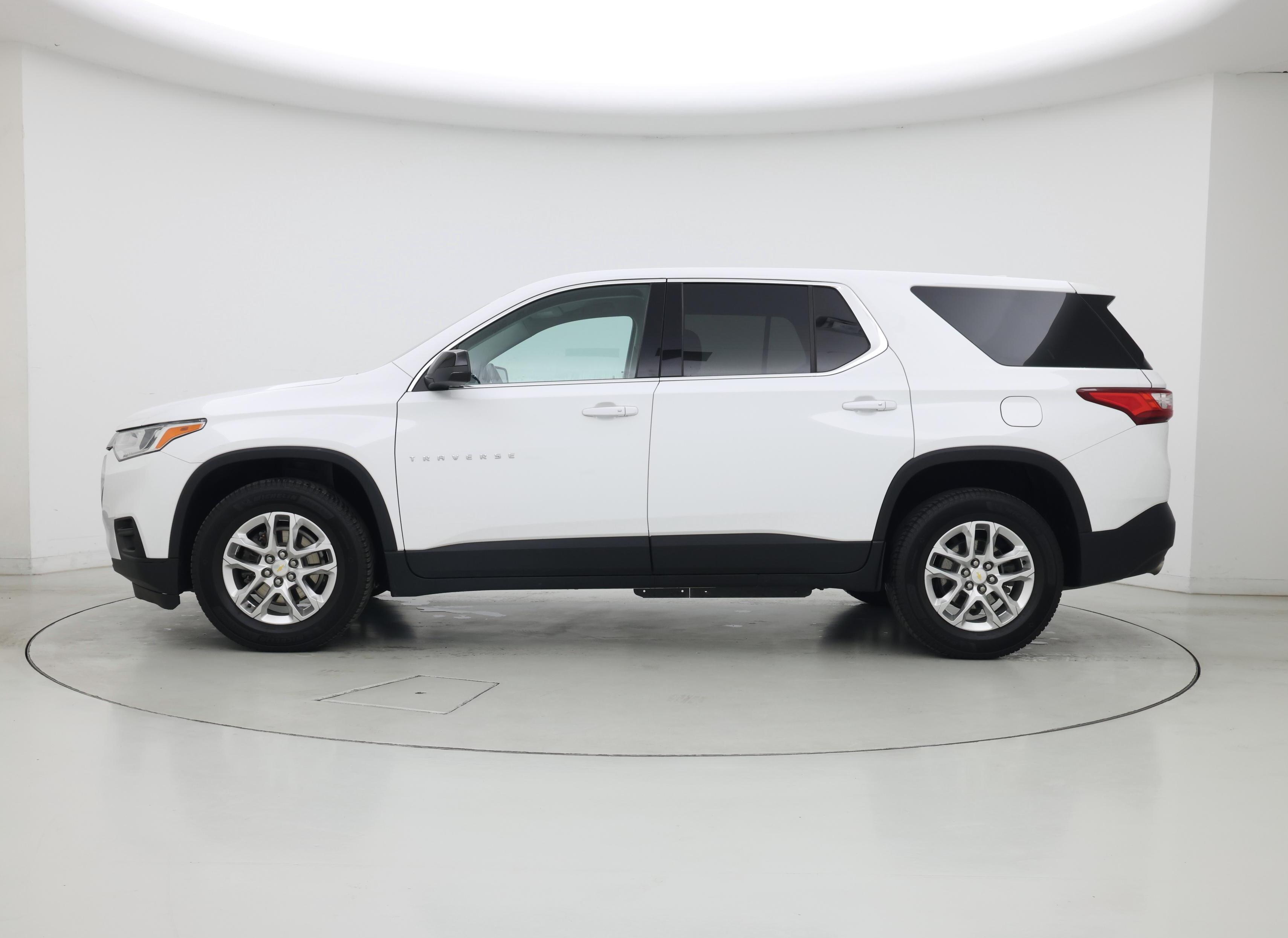 Thumbnail: 2021 Chevrolet Traverse - 3