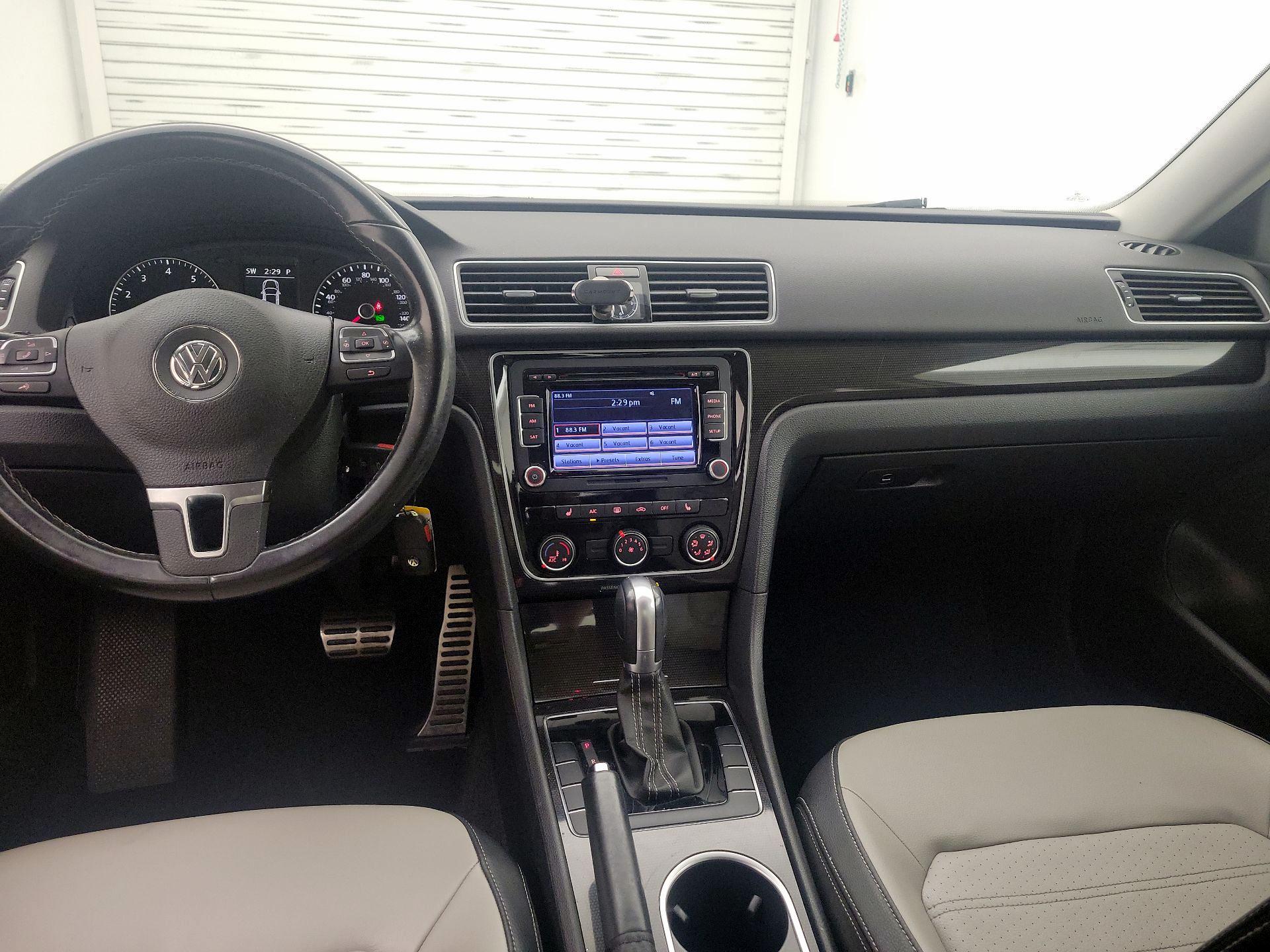 Thumbnail: 2015 Volkswagen Passat - 9