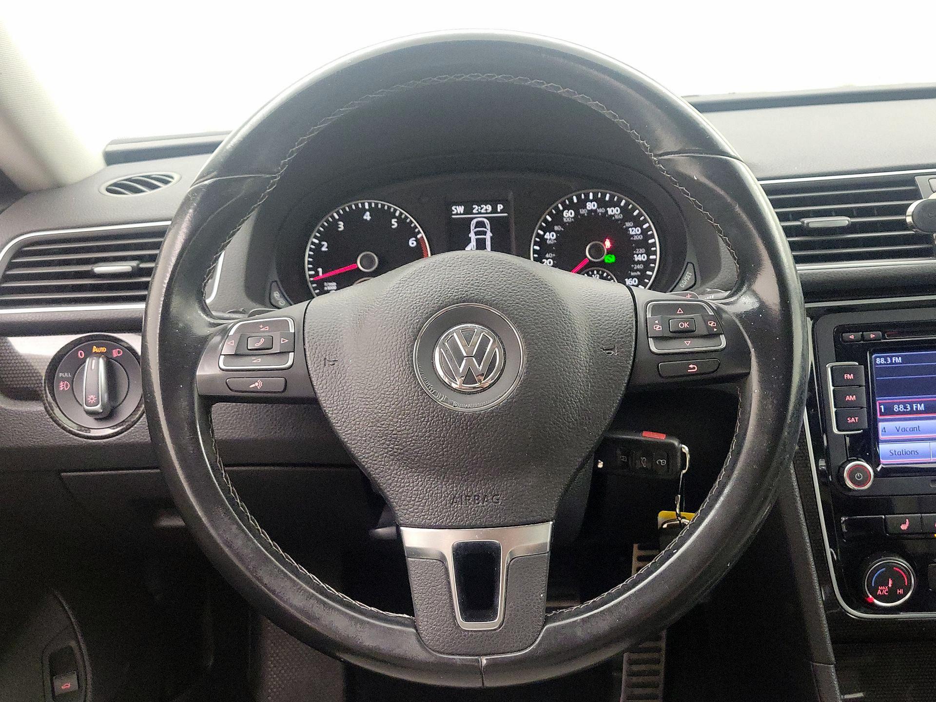 Thumbnail: 2015 Volkswagen Passat - 10