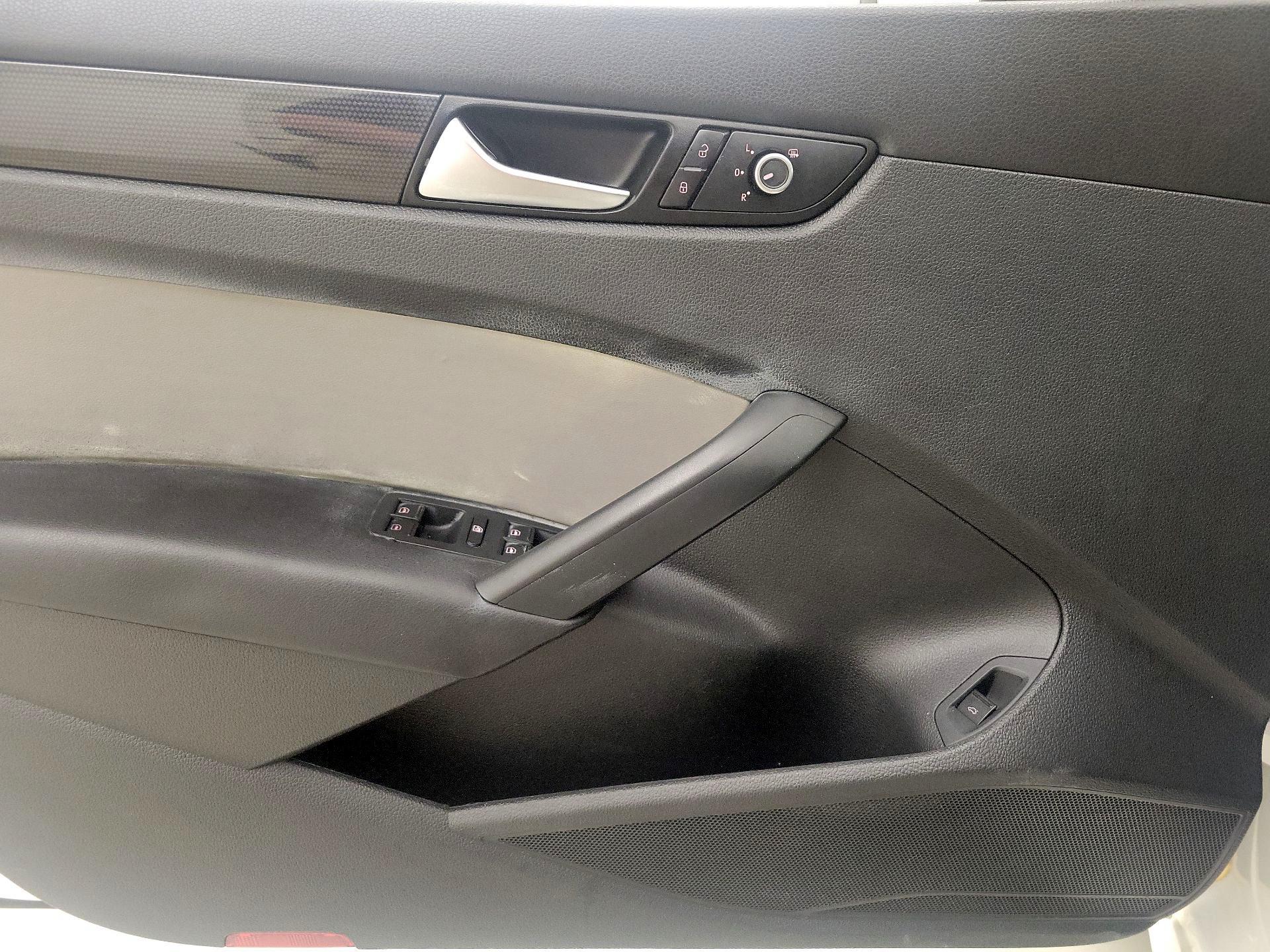 Thumbnail: 2015 Volkswagen Passat - 12