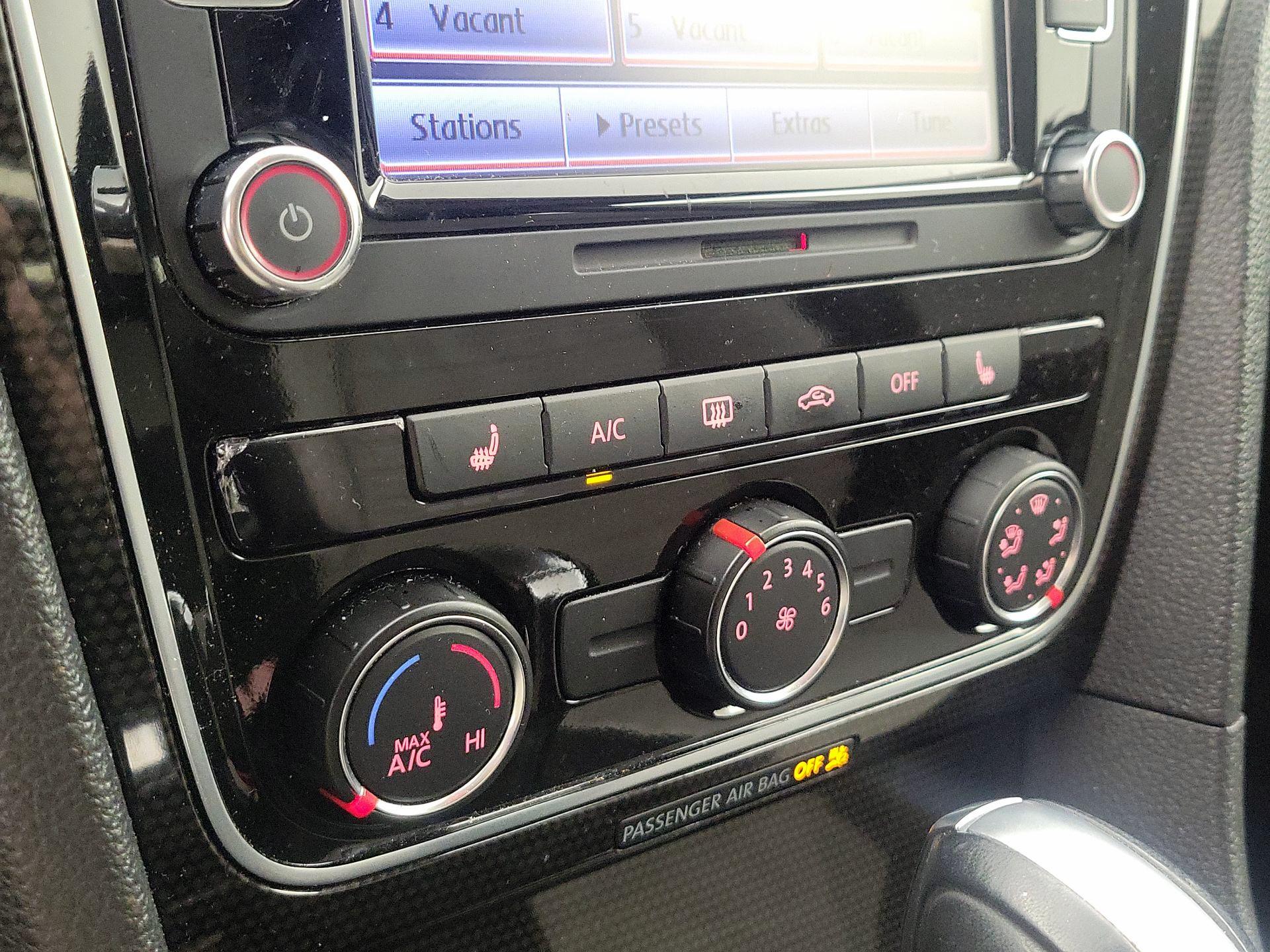 Thumbnail: 2015 Volkswagen Passat - 16