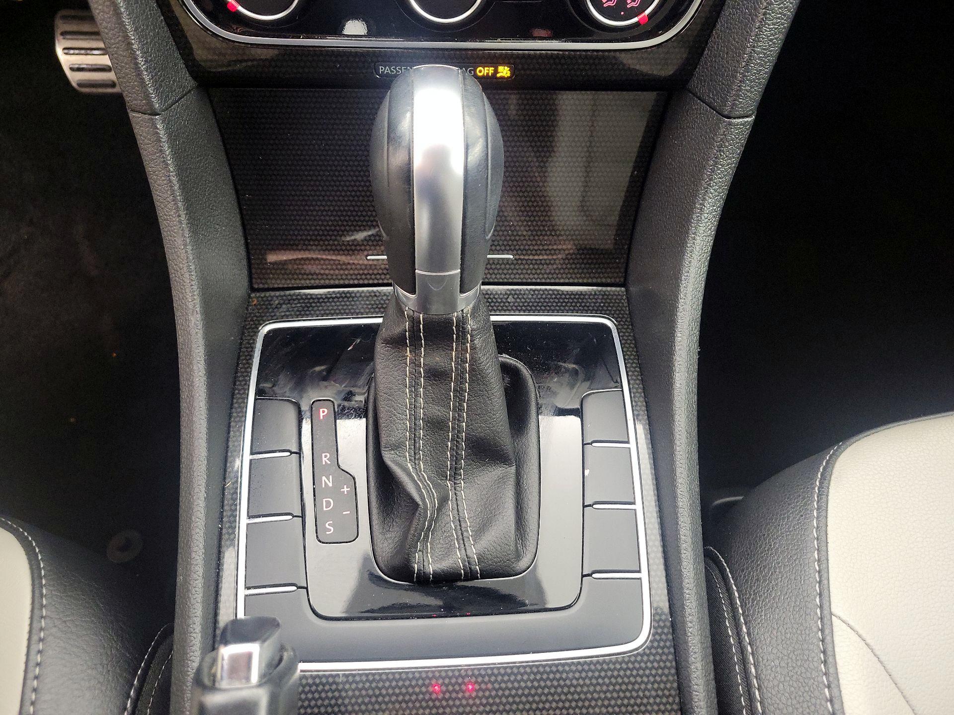 Thumbnail: 2015 Volkswagen Passat - 17