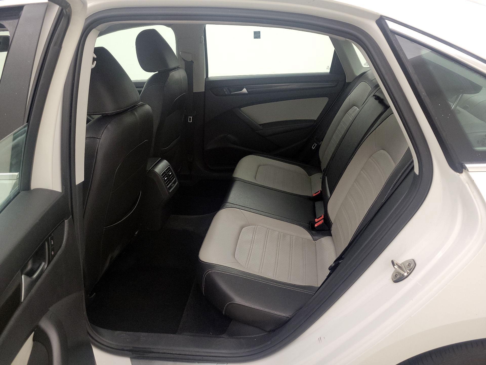 Thumbnail: 2015 Volkswagen Passat - 19