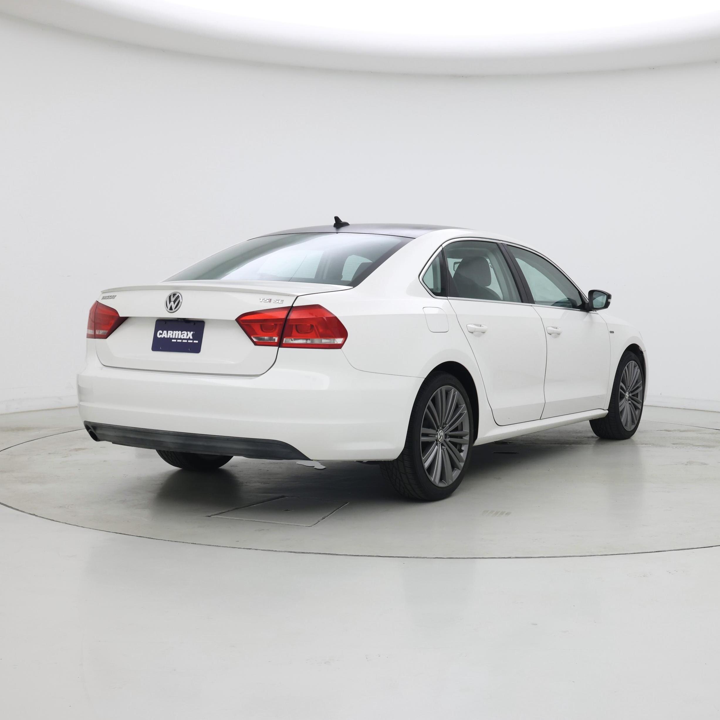 Thumbnail: 2015 Volkswagen Passat - 8