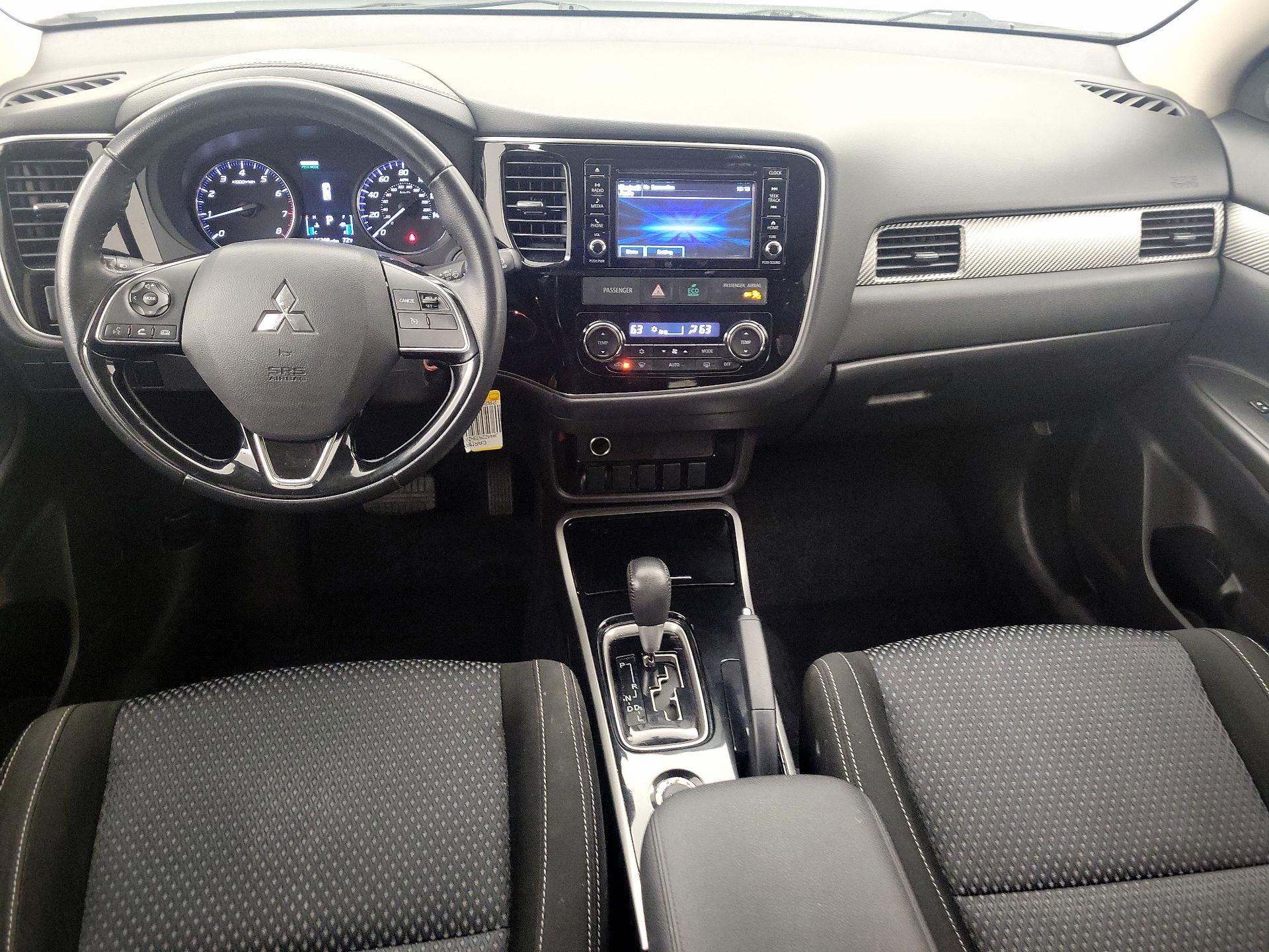 Thumbnail: 2017 Mitsubishi Outlander - 9