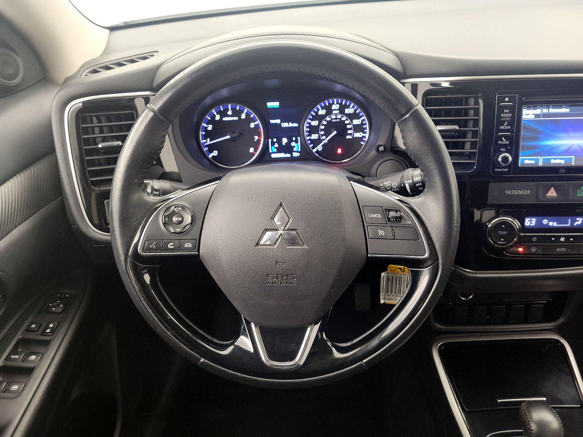 Thumbnail: 2017 Mitsubishi Outlander - 10