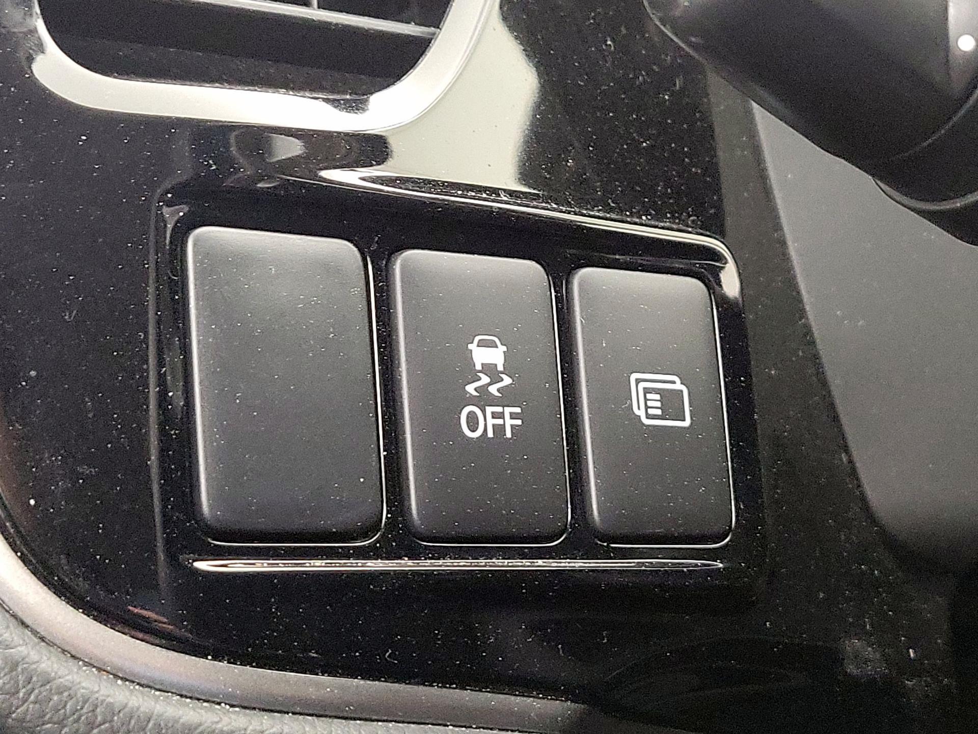 Thumbnail: 2017 Mitsubishi Outlander - 13