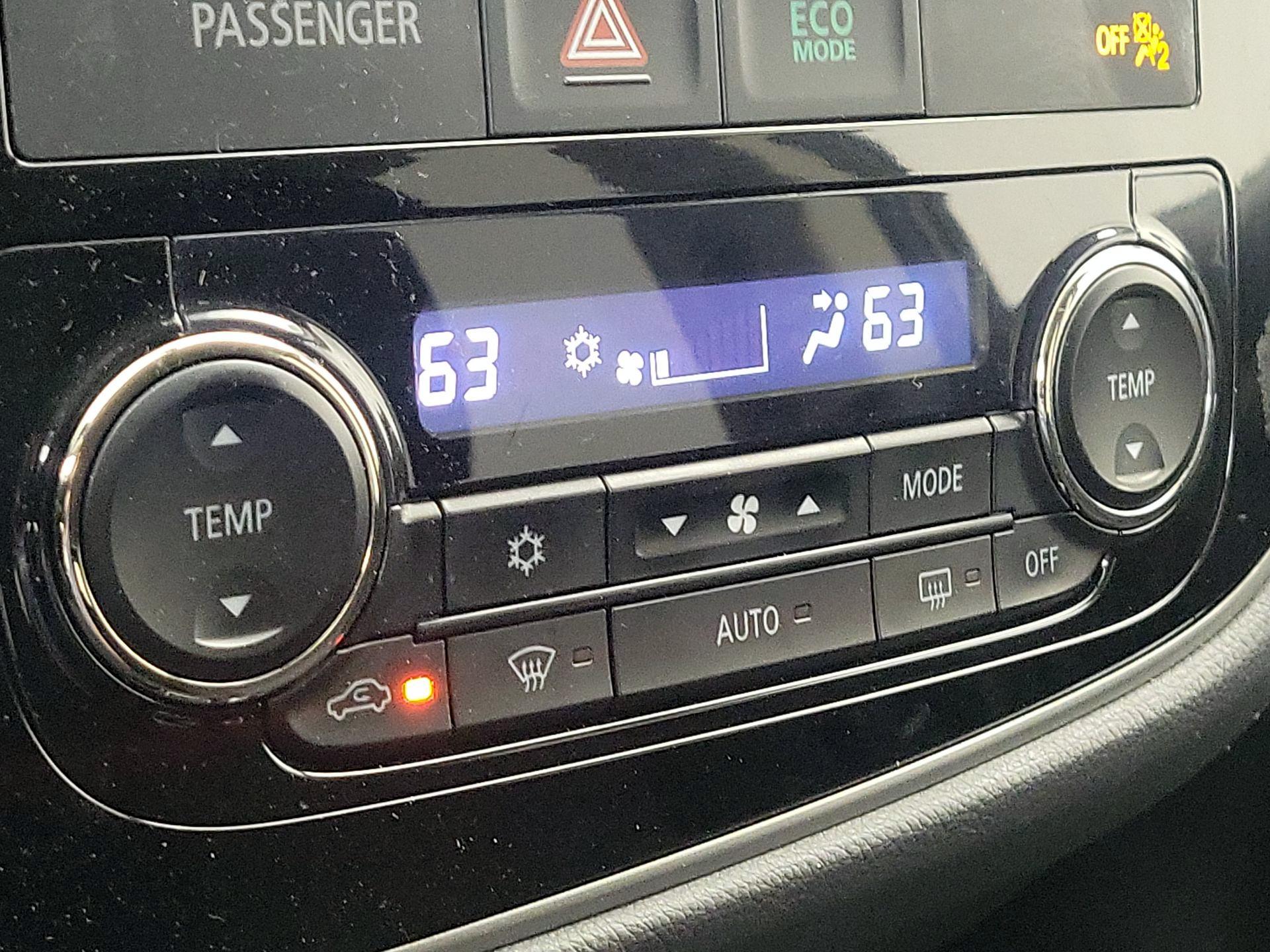 Thumbnail: 2017 Mitsubishi Outlander - 16