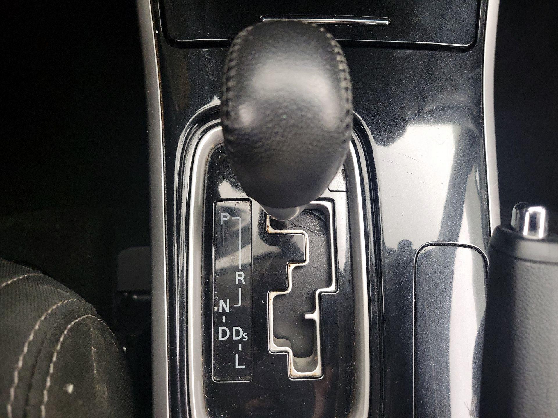 Thumbnail: 2017 Mitsubishi Outlander - 17