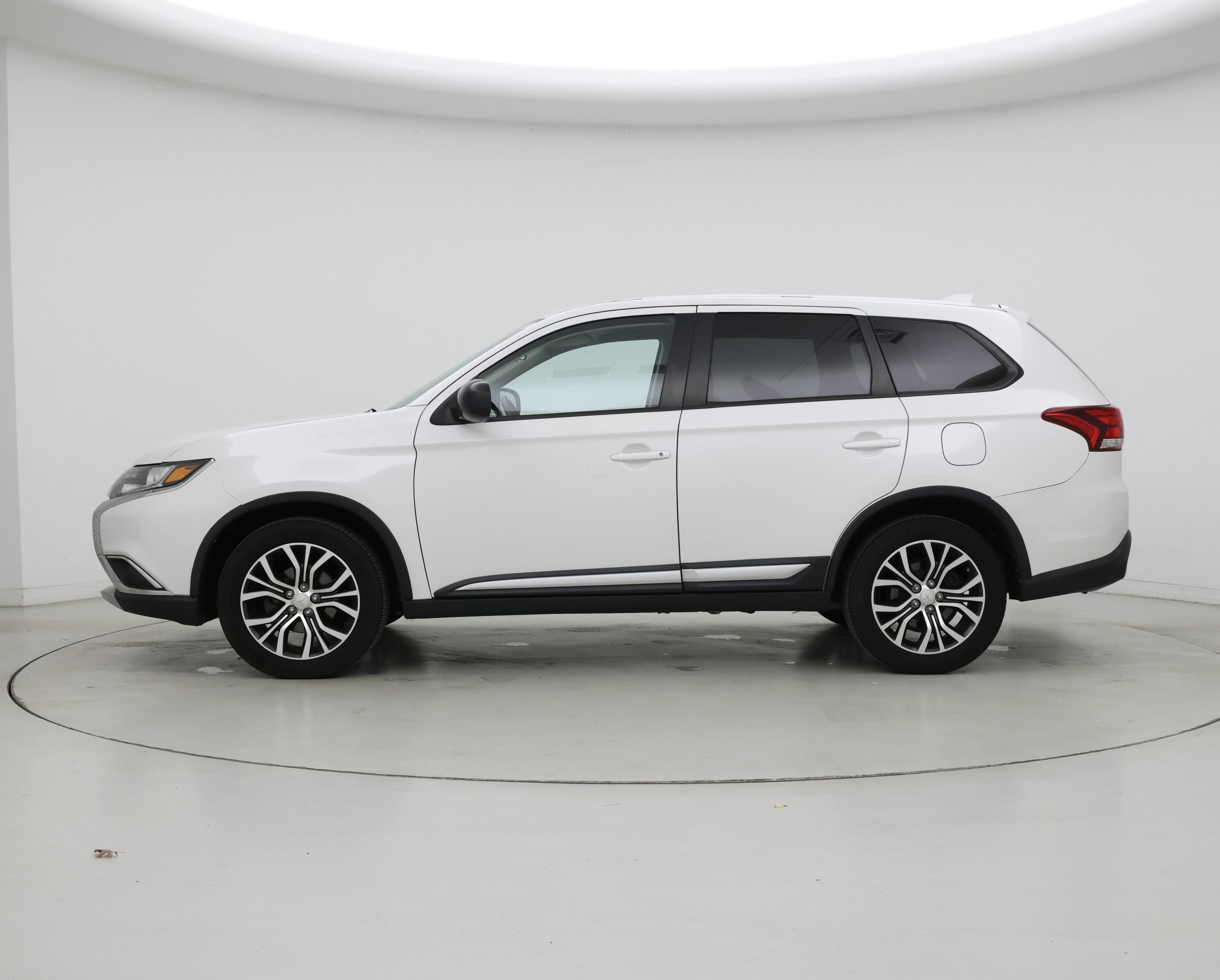 Thumbnail: 2017 Mitsubishi Outlander - 3