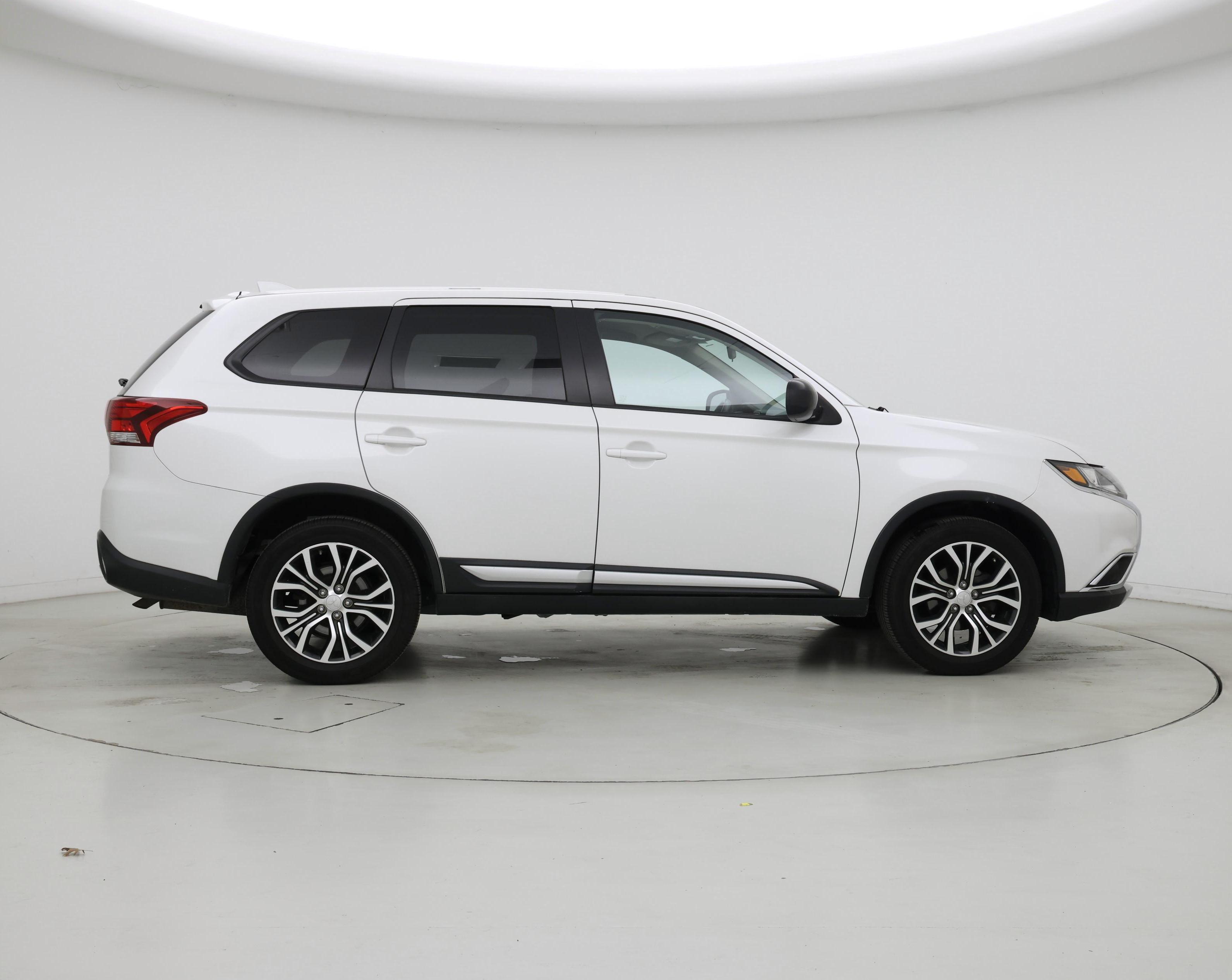 Thumbnail: 2017 Mitsubishi Outlander - 7