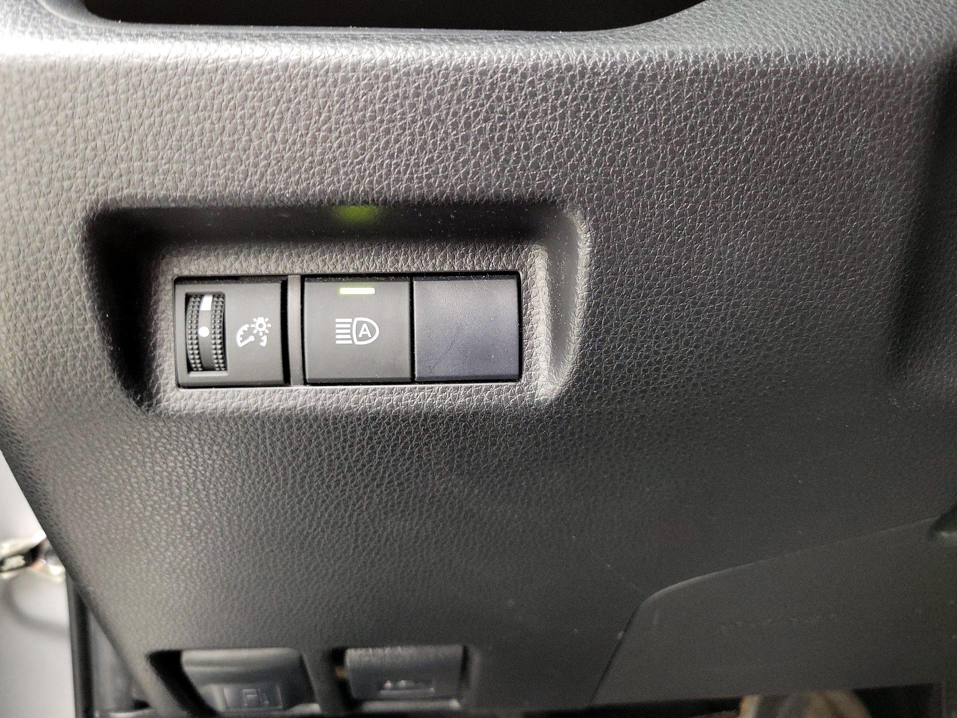 Thumbnail: 2019 Toyota RAV4 - 13