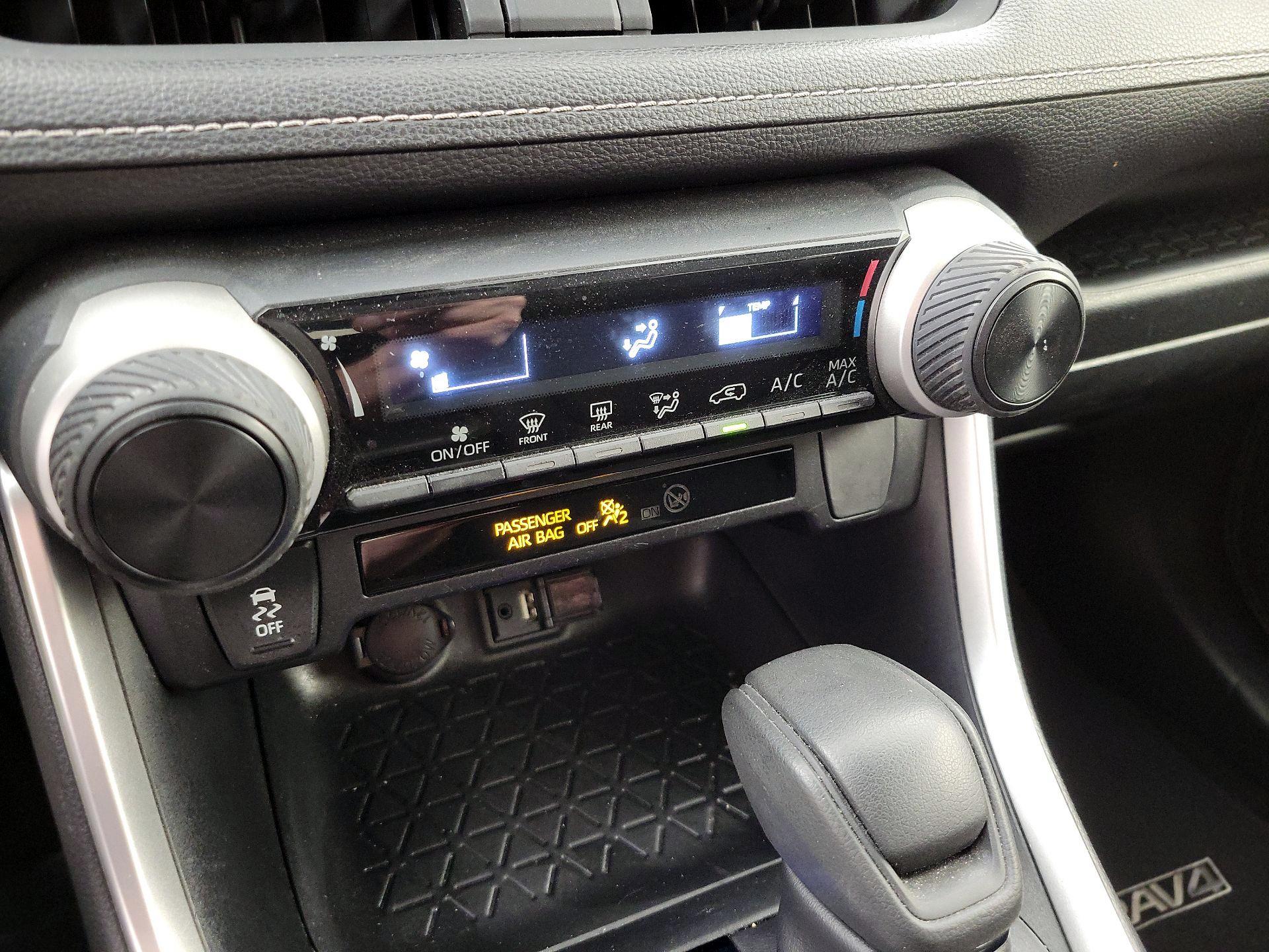 Thumbnail: 2019 Toyota RAV4 - 16