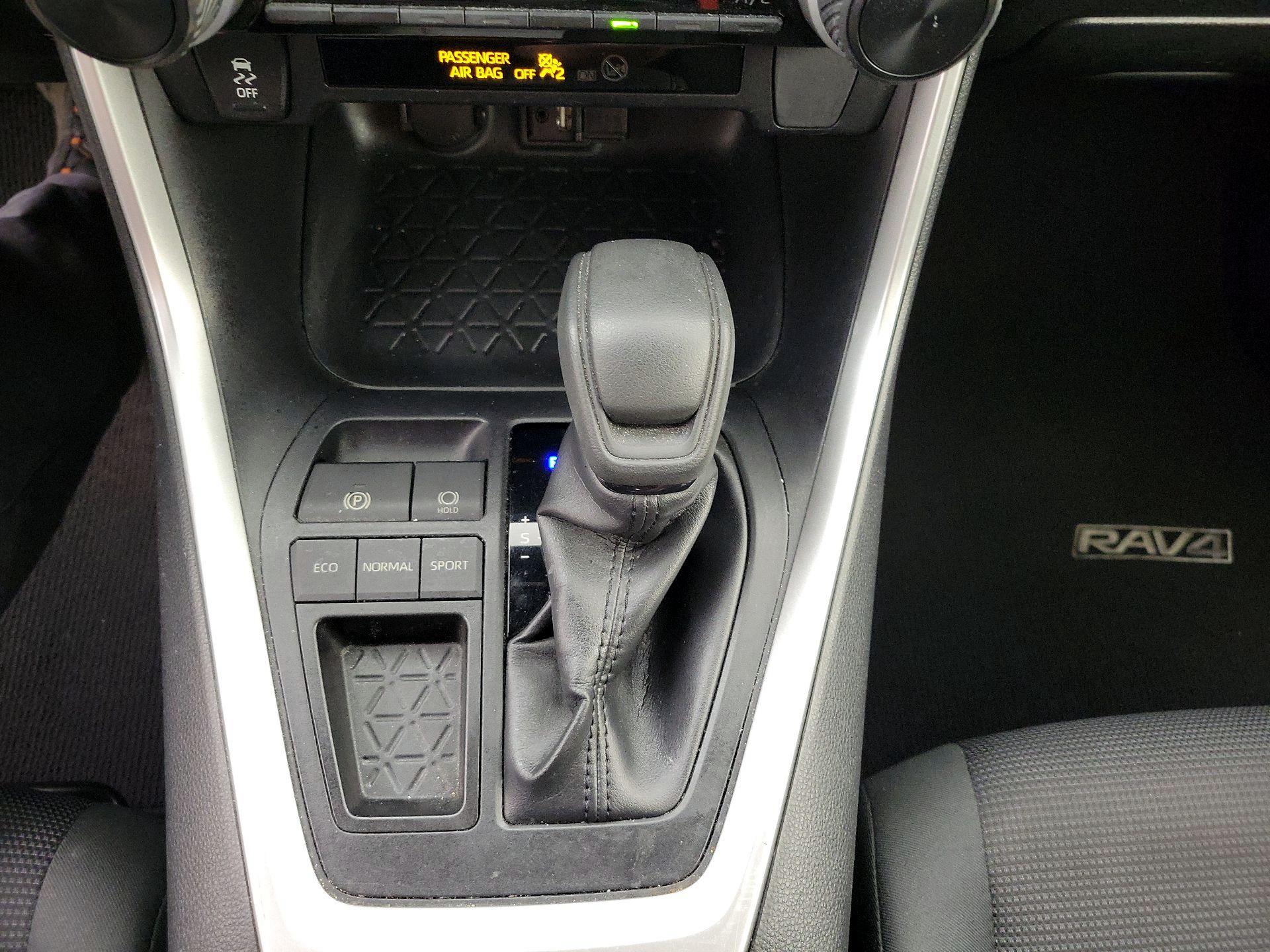 Thumbnail: 2019 Toyota RAV4 - 17