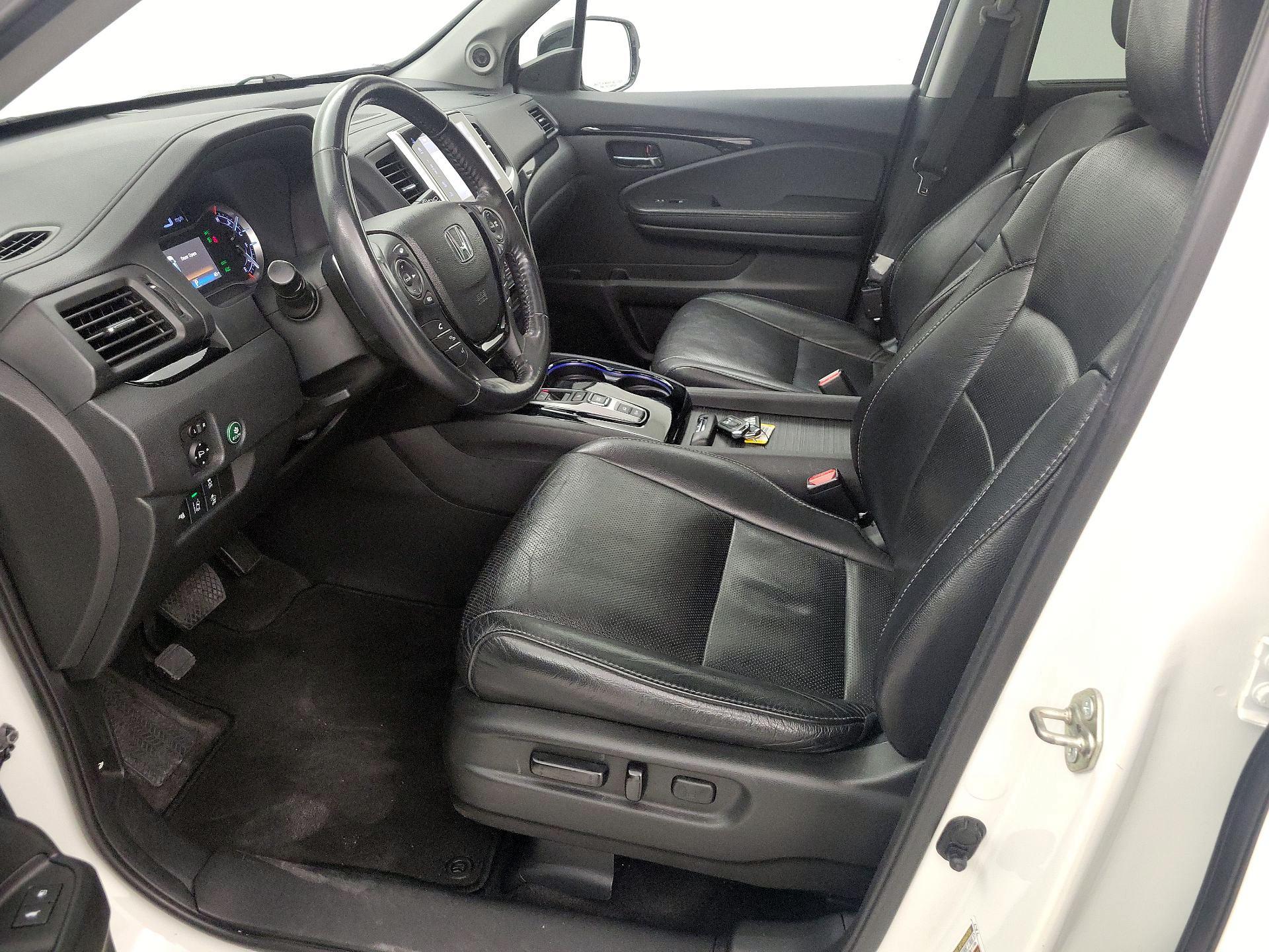 Thumbnail: 2017 Honda Pilot - 11