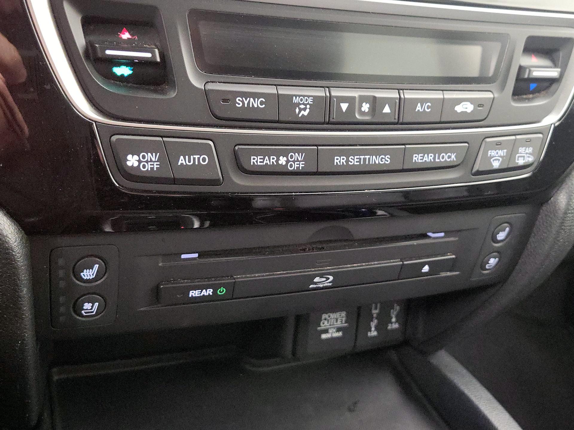 Thumbnail: 2017 Honda Pilot - 17