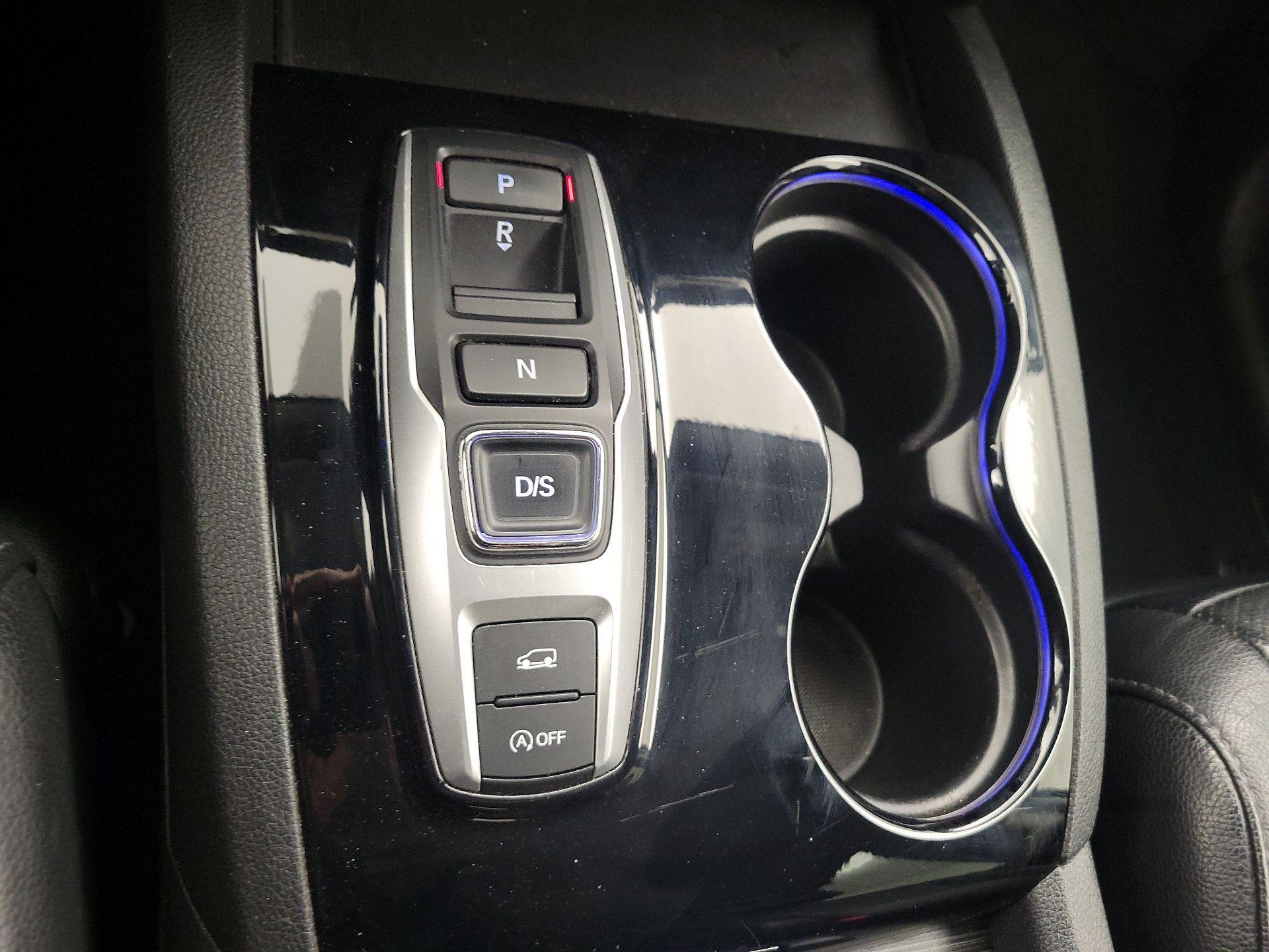 Thumbnail: 2017 Honda Pilot - 18