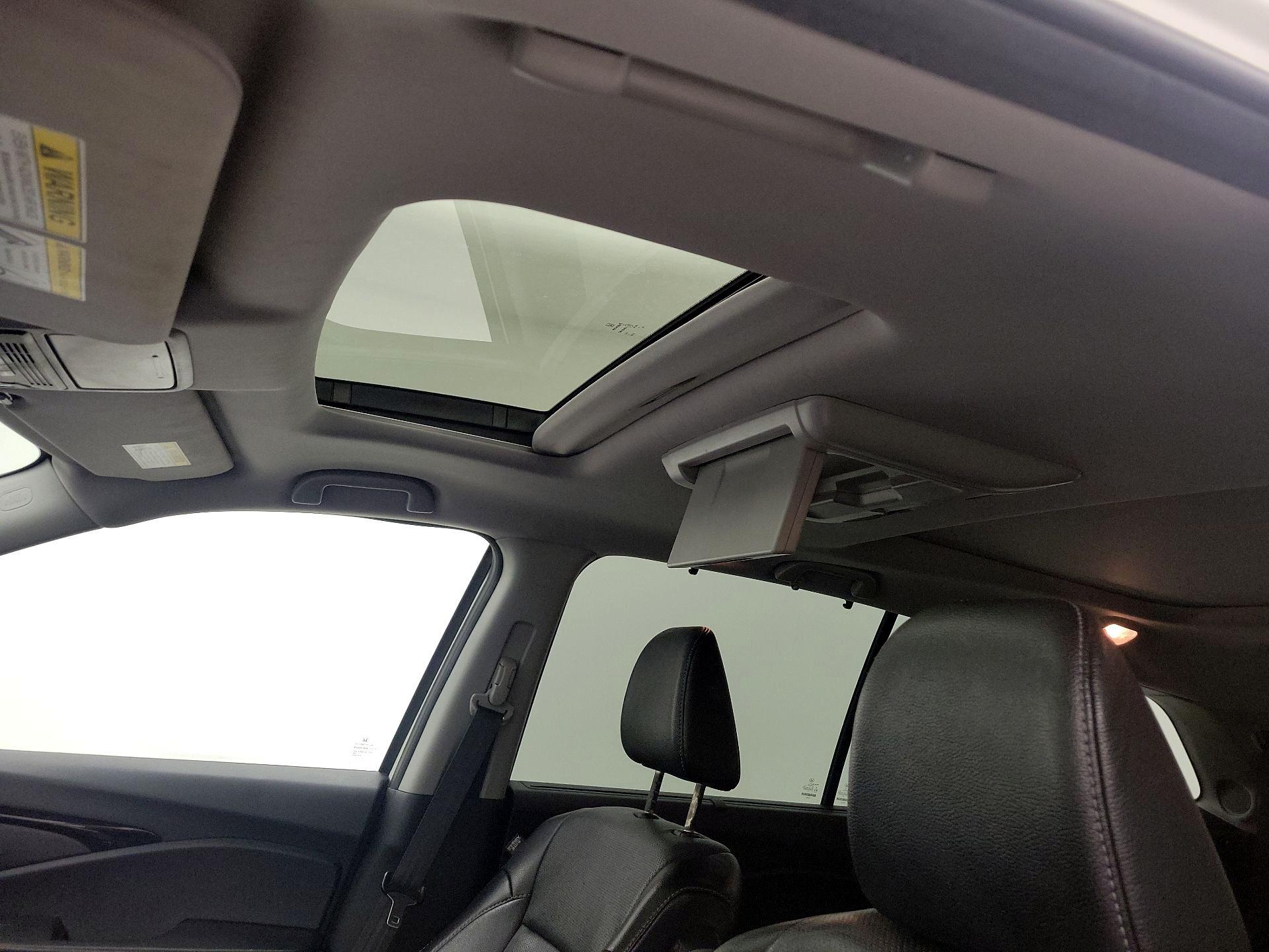 Thumbnail: 2017 Honda Pilot - 20