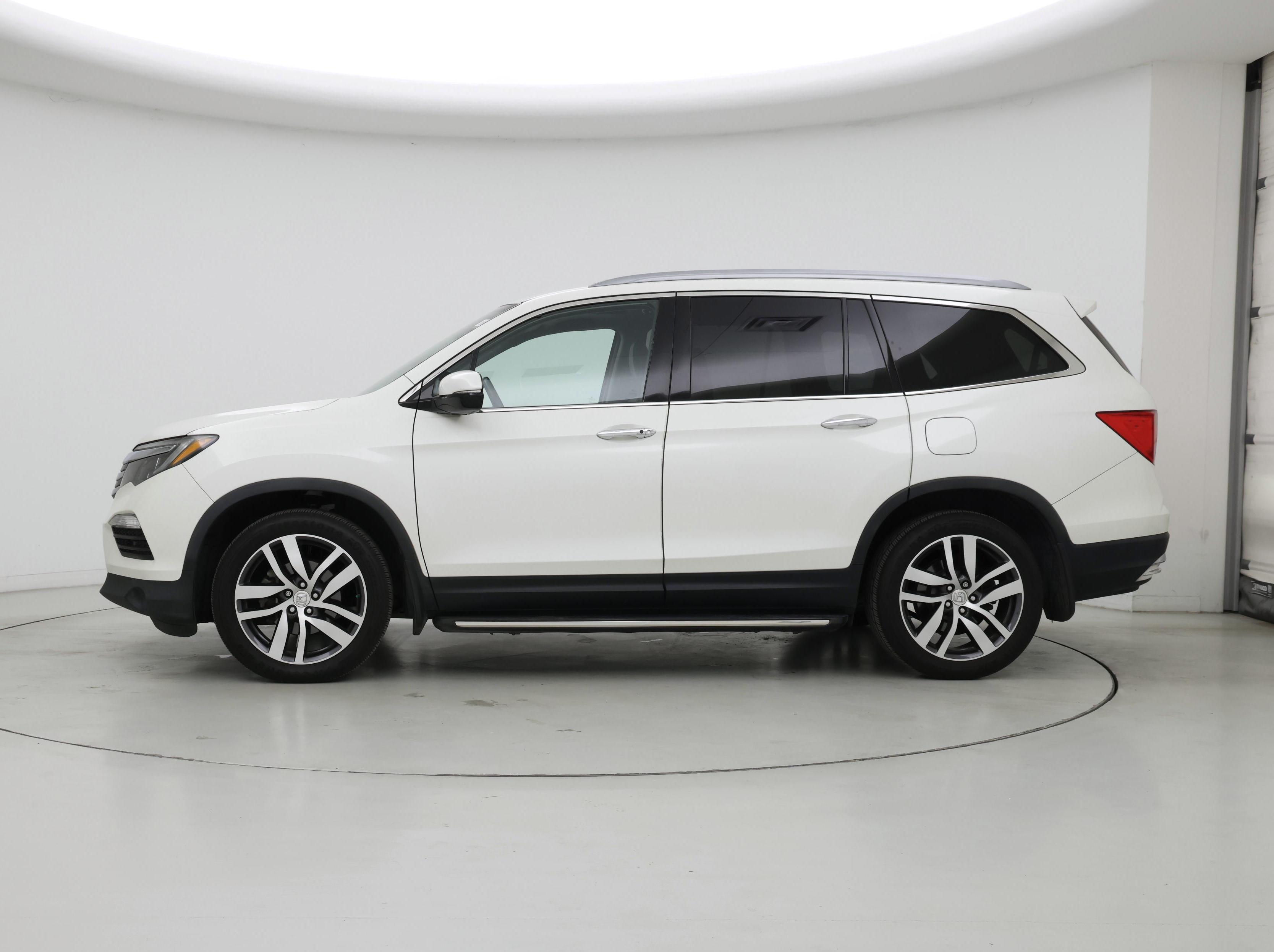 Thumbnail: 2017 Honda Pilot - 3