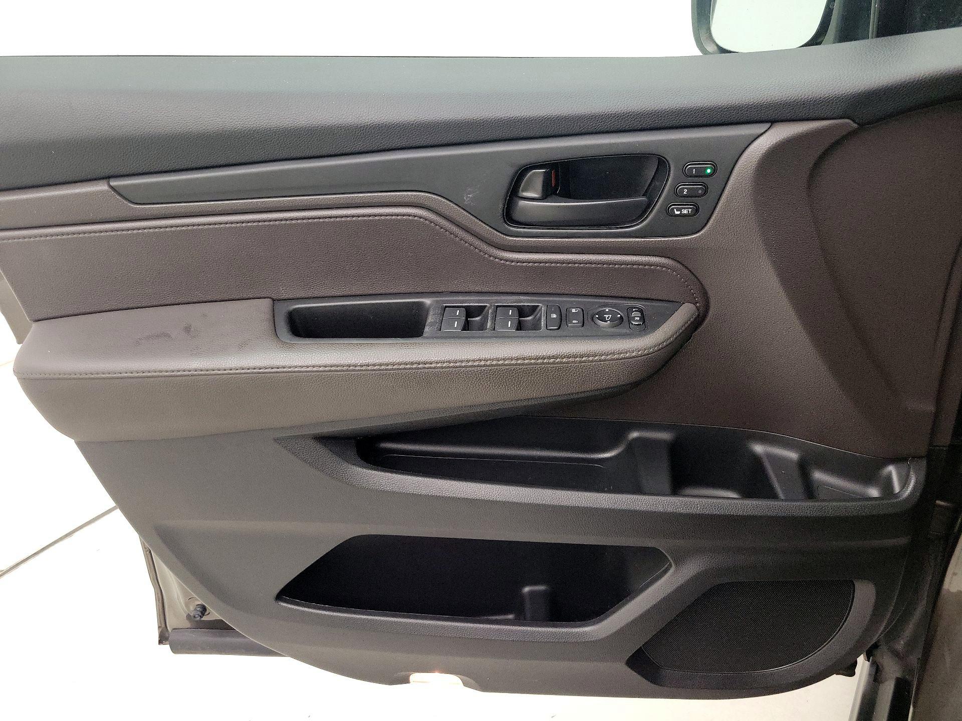 Thumbnail: 2019 Honda Odyssey - 12